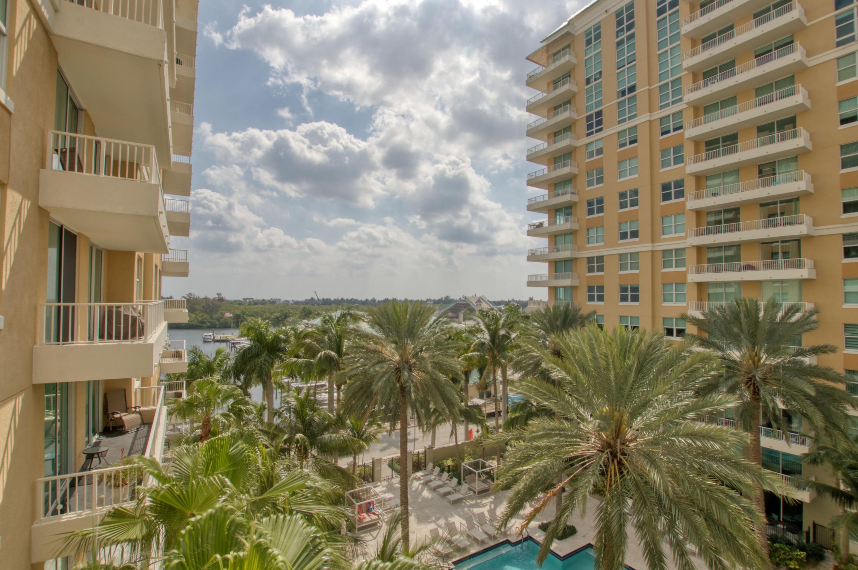 700 E Boynton Beach Blvd #605, Boynton Beach, FL 33435