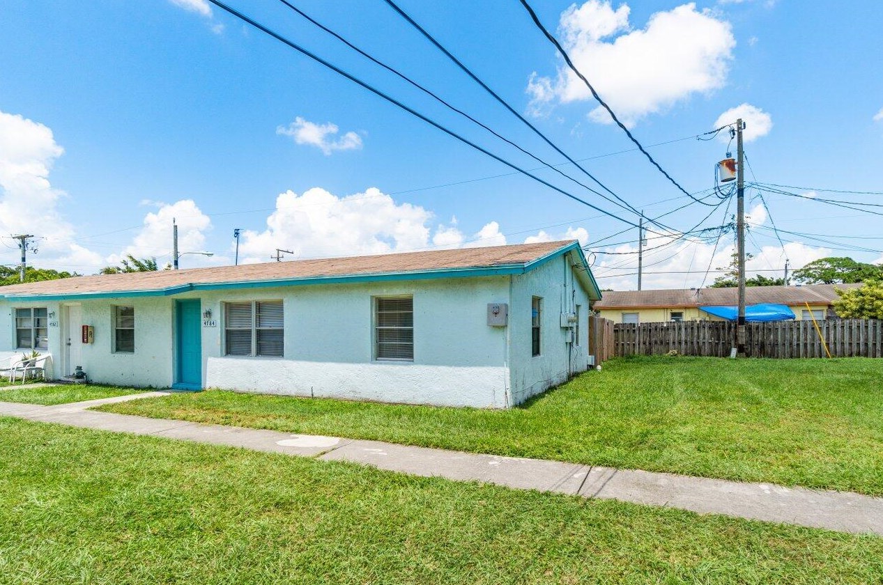 4784 Gulfstream Rd, Lake Worth, FL 33461