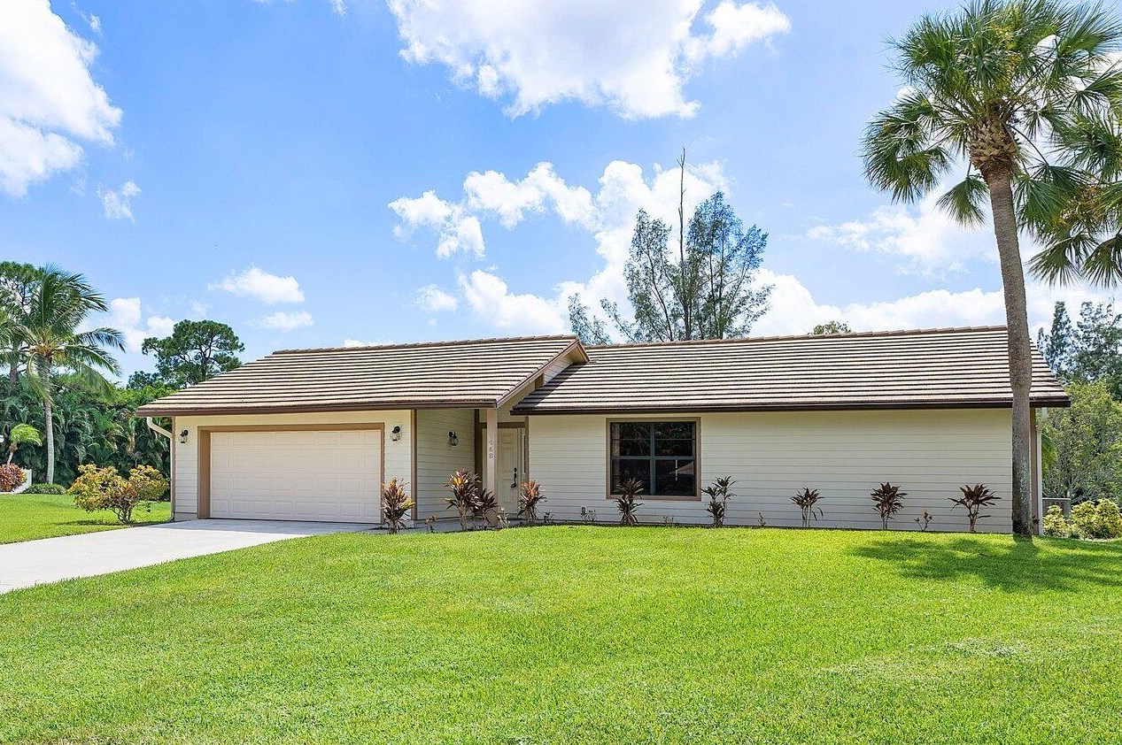 9468 Bent Pine Cir, Lake Worth, FL 33467-2326