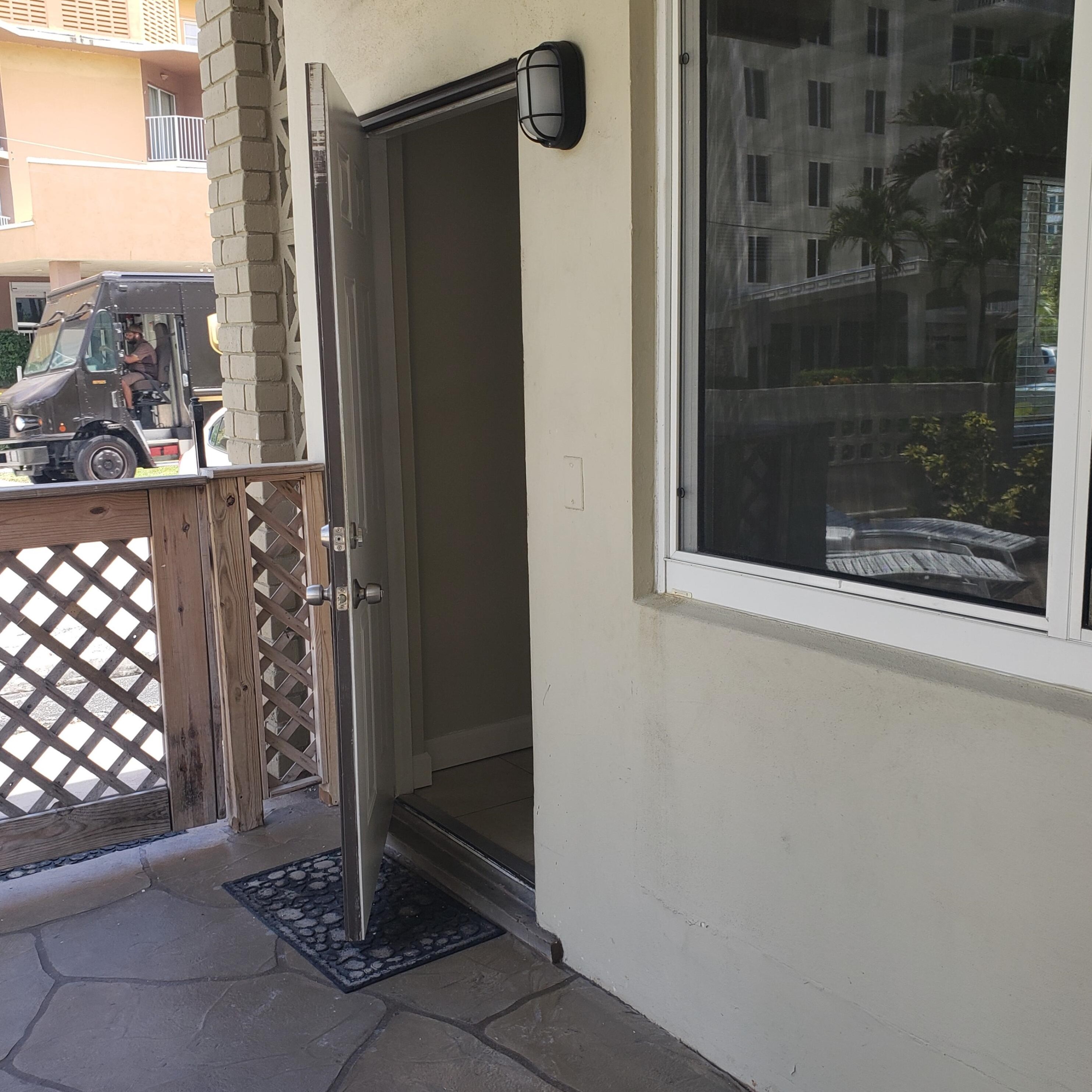 100 Cascade Ln #1, West Palm Beach, FL 33404