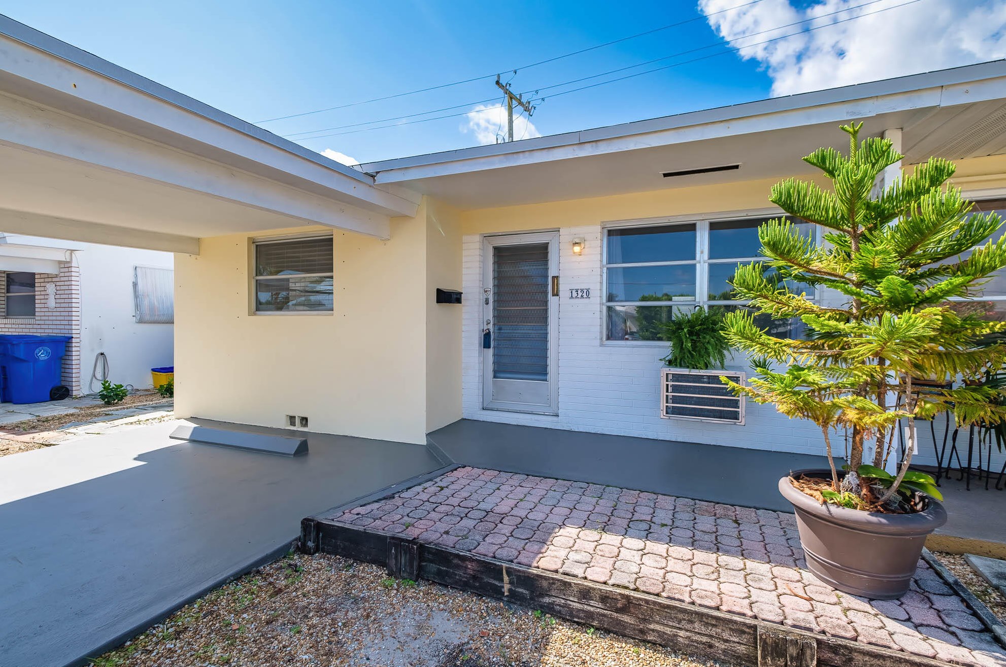 1320 Alho Dr, Lake Worth, FL 33462