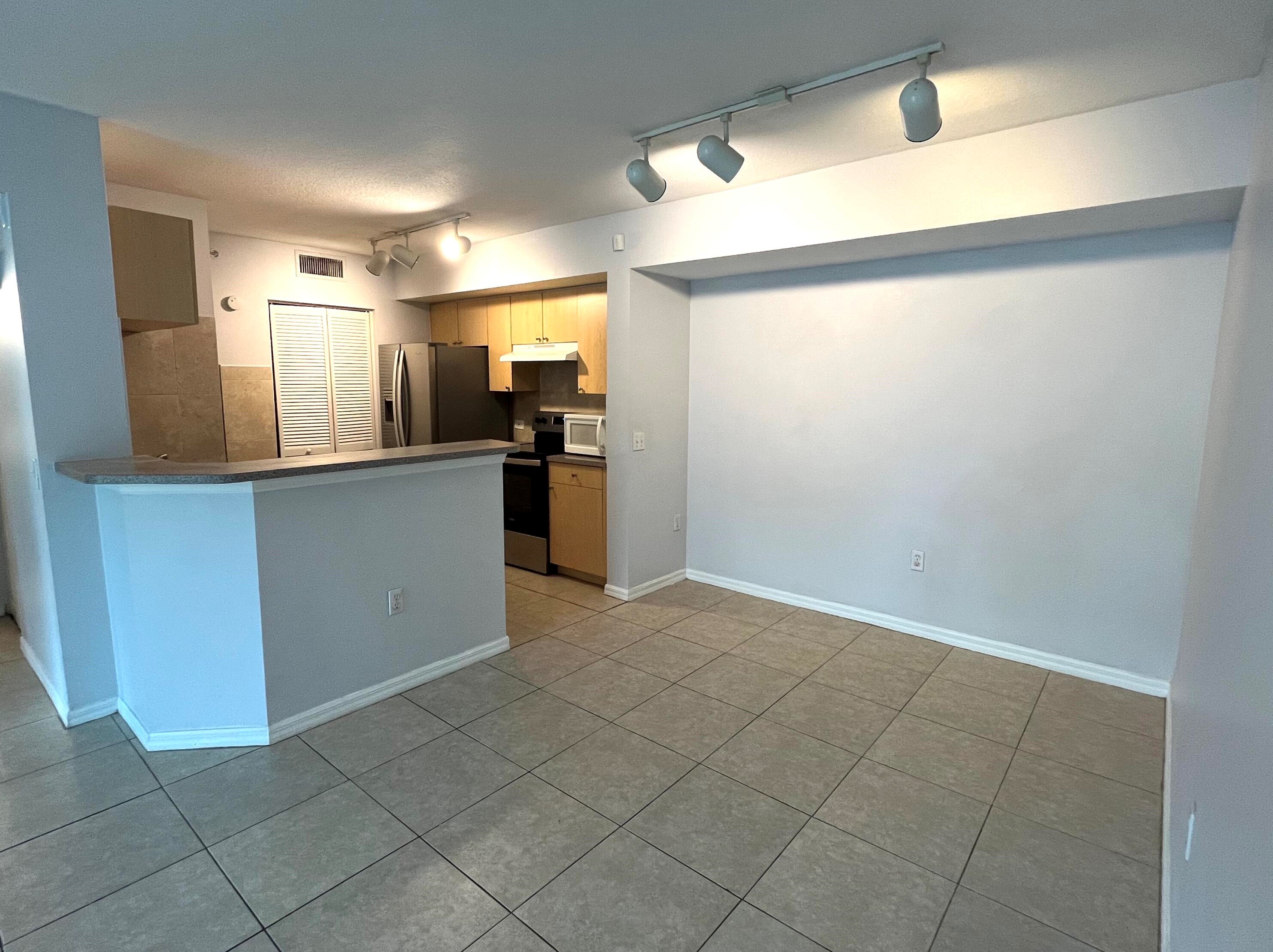 705 Villa Cir, Boynton Beach, FL 33435