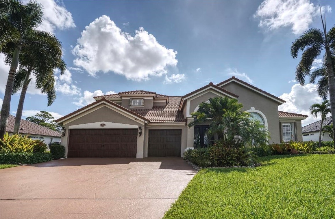 4609 Hunting Trl, Lake Worth, FL 33467-3537