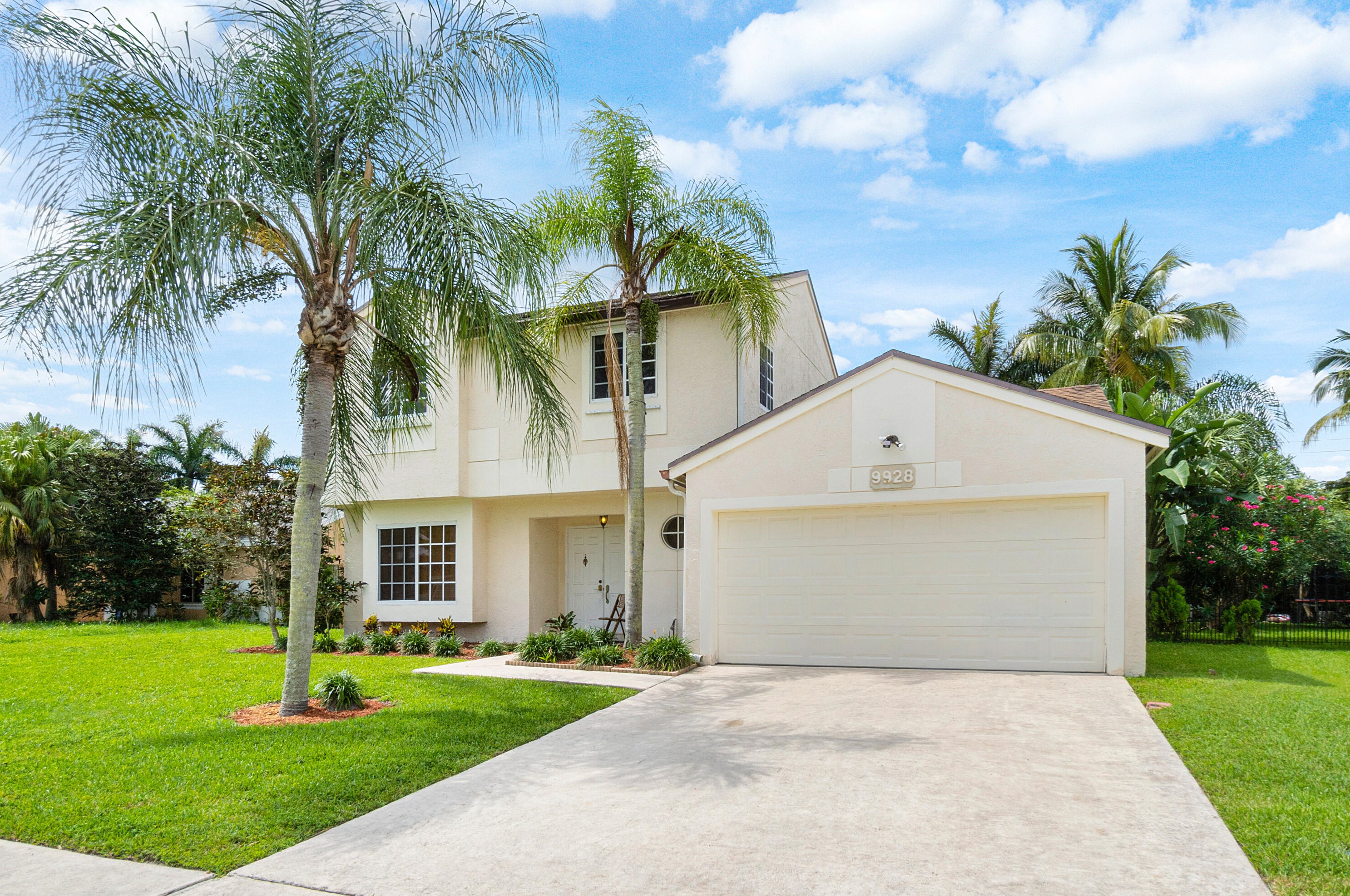 9928 Moss Pond Dr, Boca Raton, FL 33496