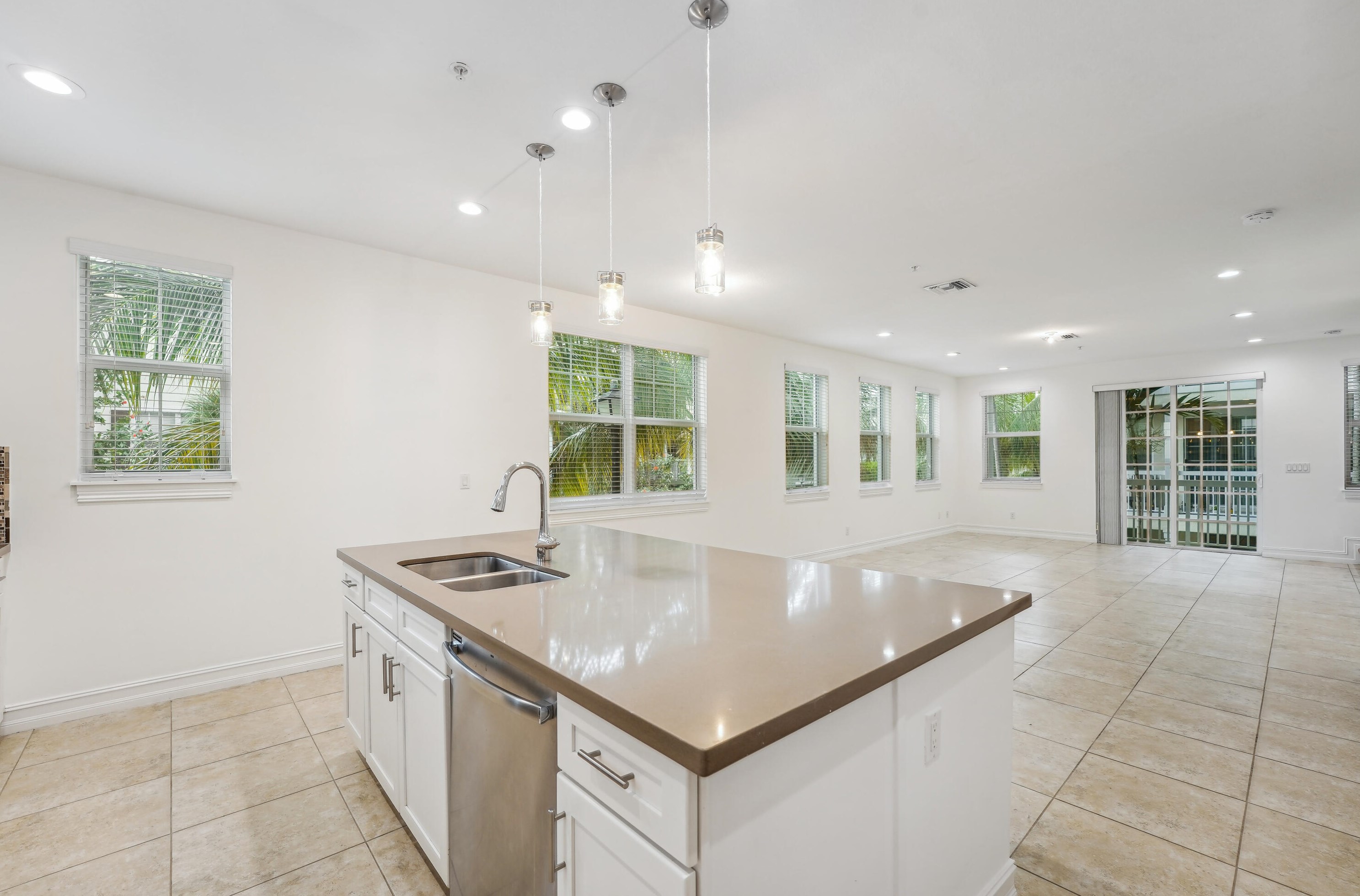101 E Coda Cir #d, Delray Beach, FL 33444