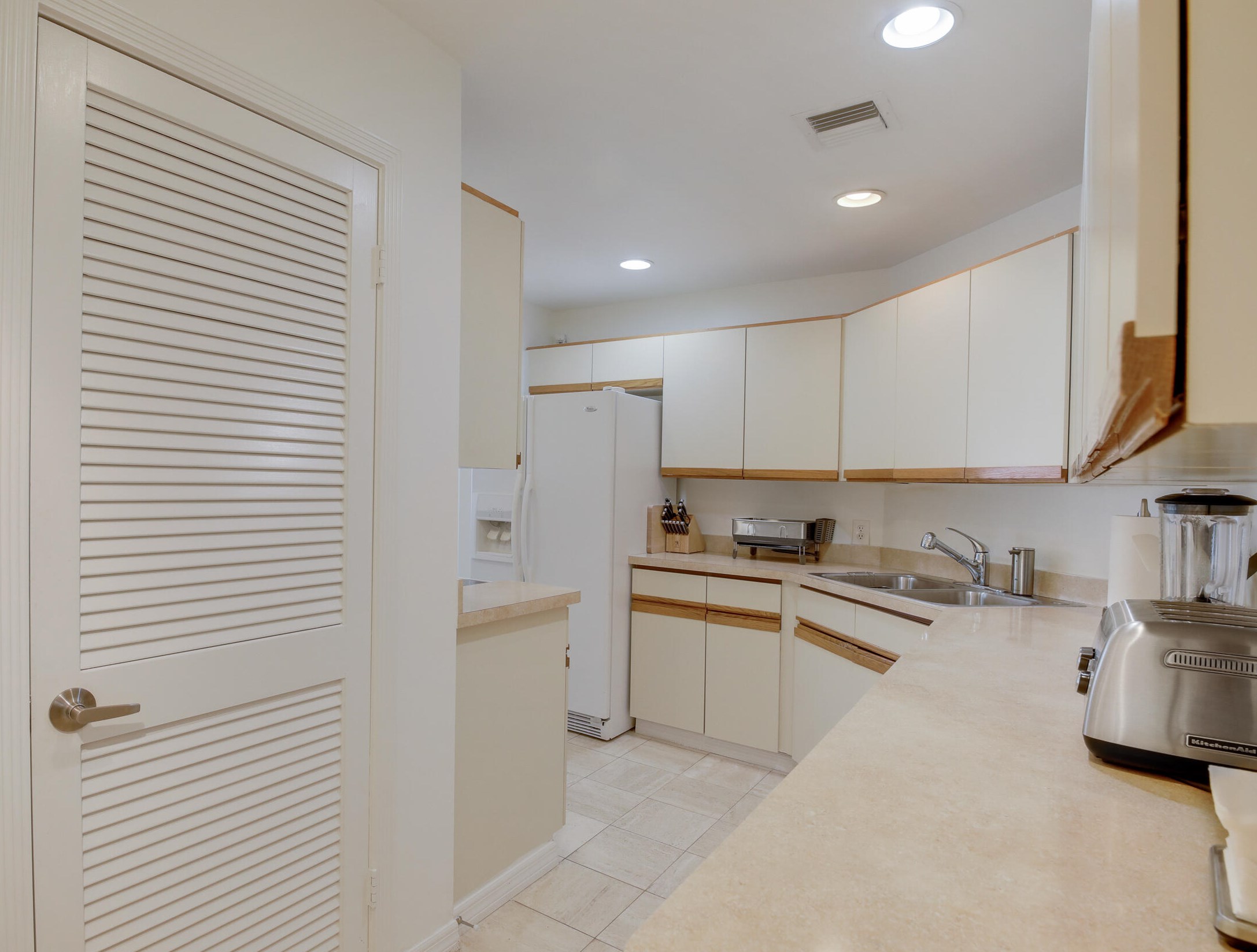 6764 Versailles Ct, Lake Worth FL  33467-5062 exterior