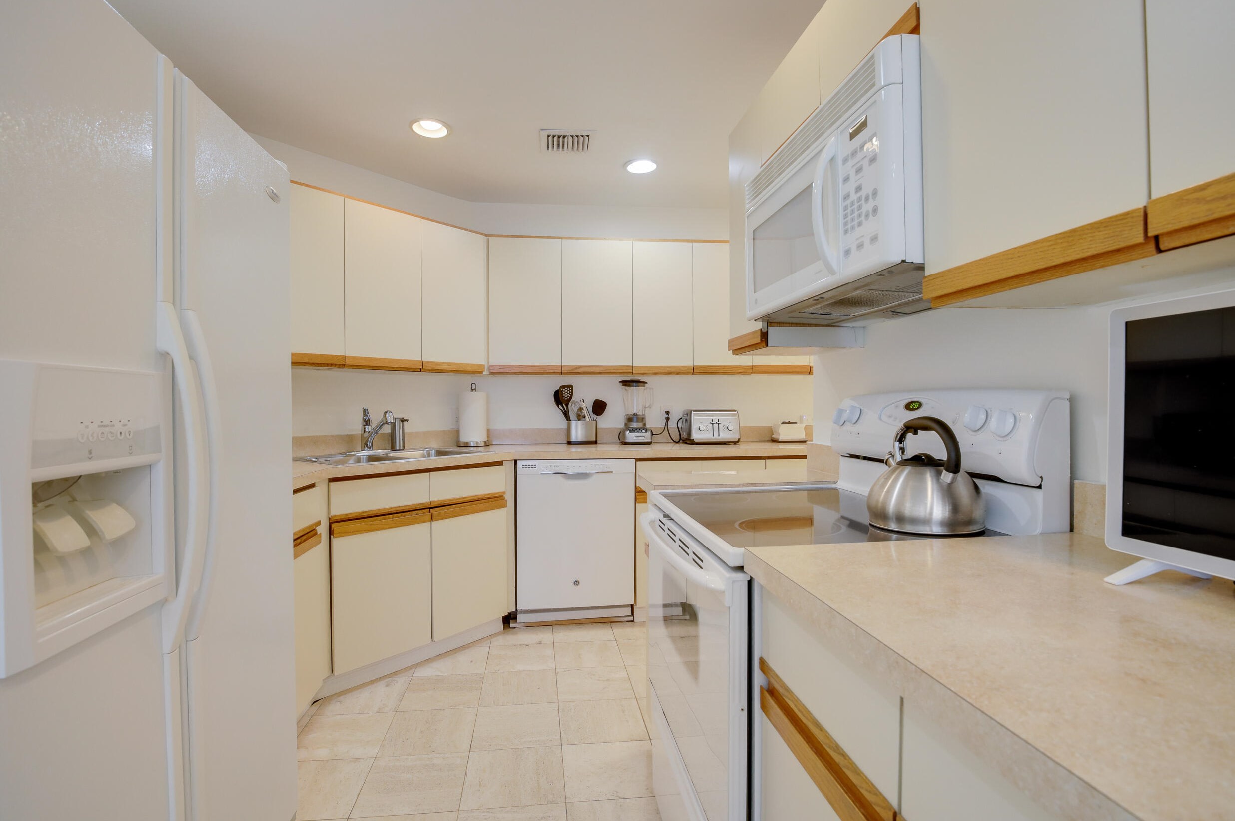 6764 Versailles Ct, Lake Worth FL  33467-5062 exterior