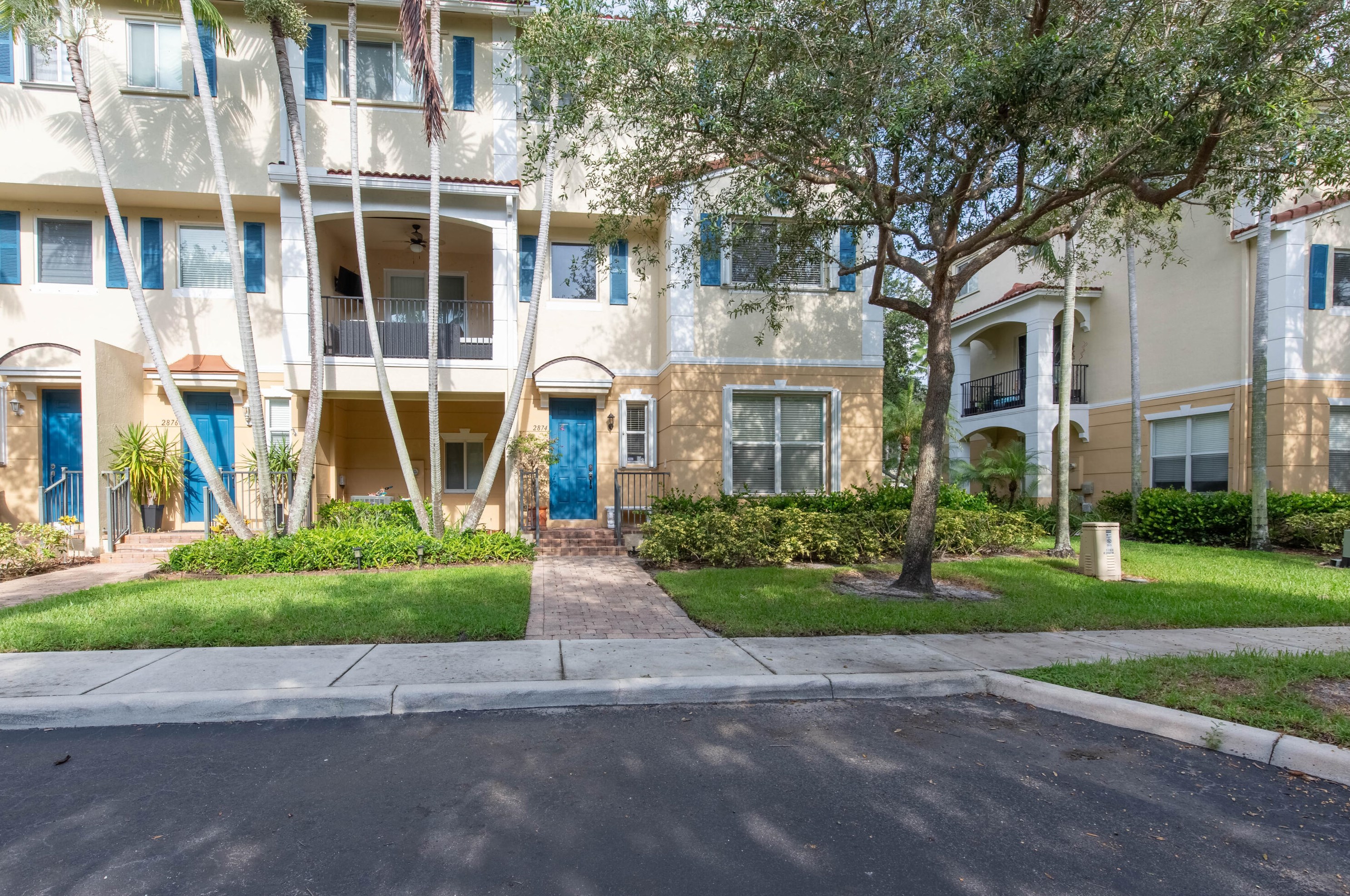 2874 S Oasis Dr, Boynton Beach, FL 33426