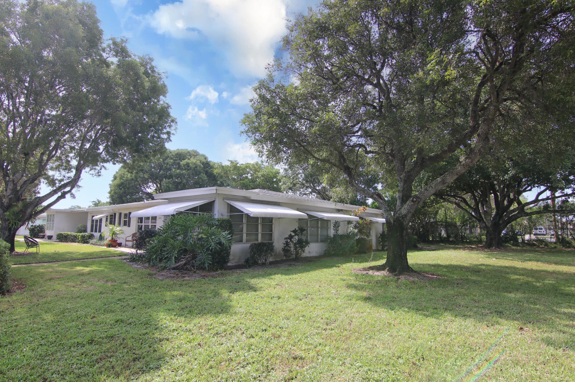 1086 Oakridge Cir, Lake Worth, FL 33462-5354