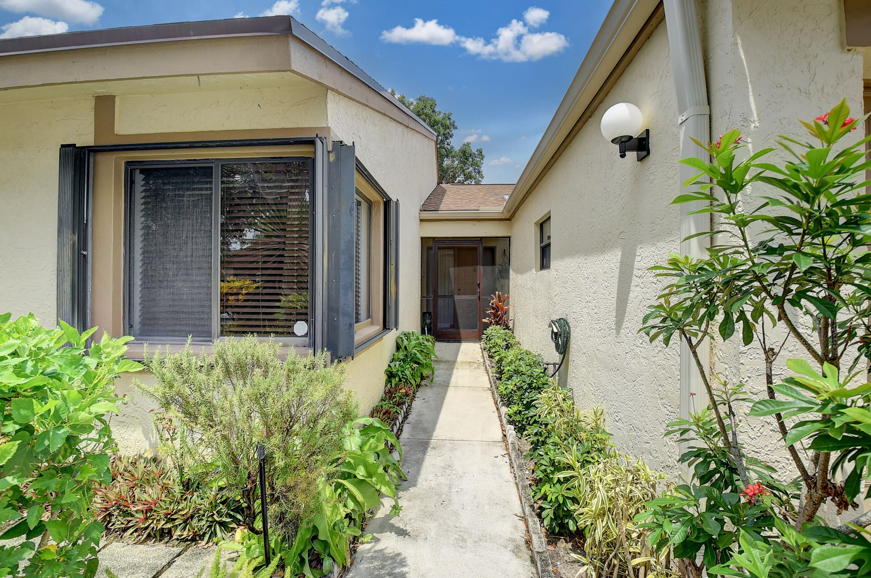 8079 Hiddenview Ter, Boca Raton, FL 33496-5151