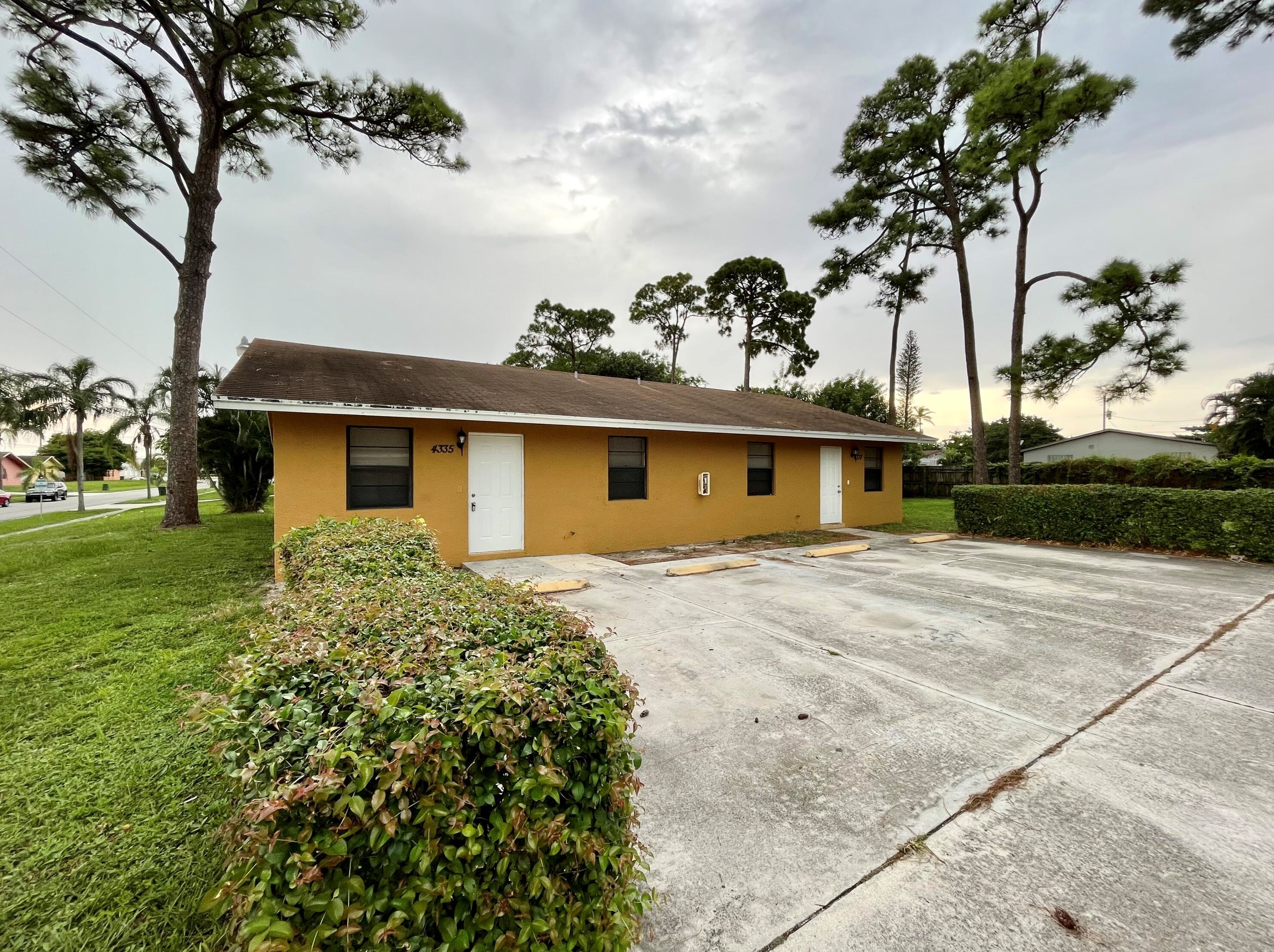 4335 Line Dr, West Palm Beach, FL 33406