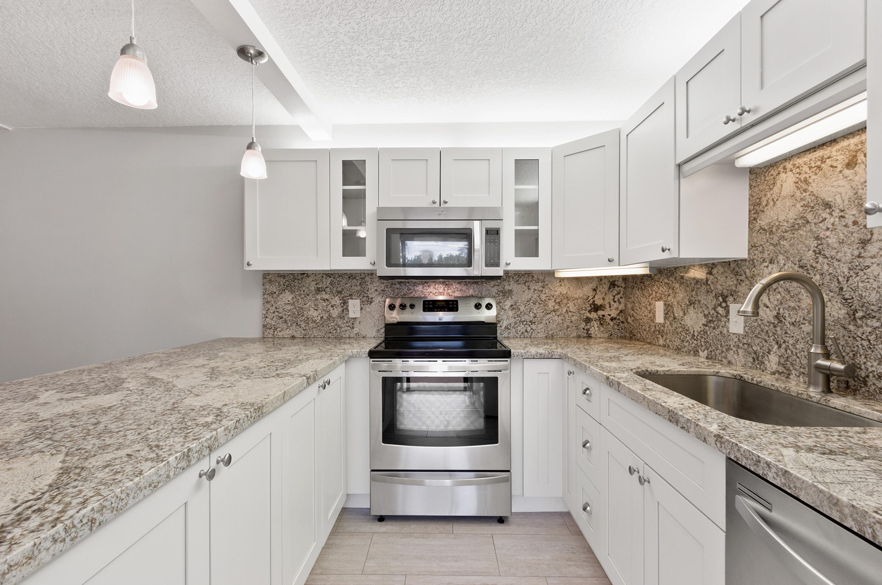 825 Center St #3d, Jupiter, FL