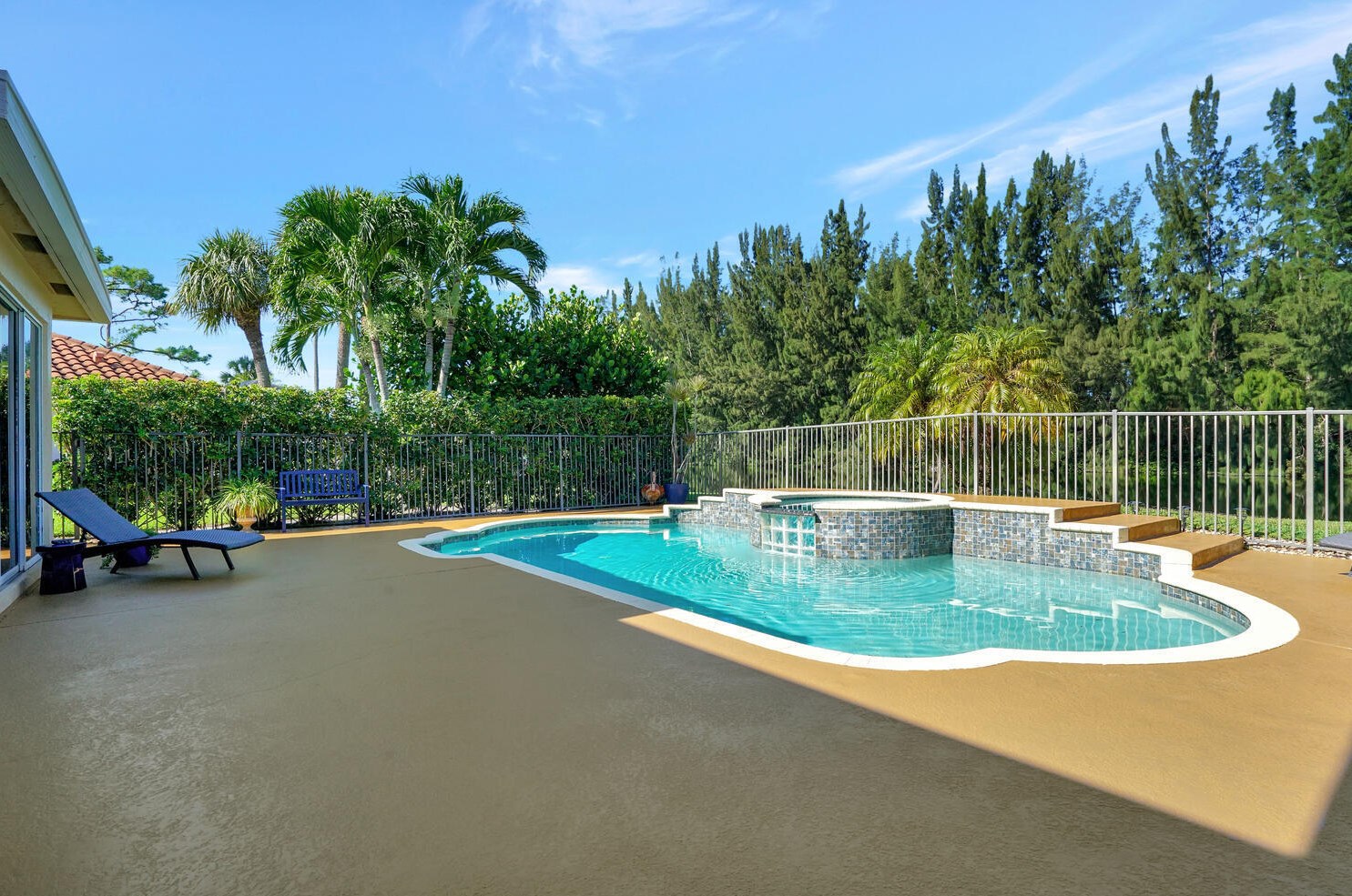 8211 Muirhead Cir, Boynton Beach FL 33472-5064 exterior