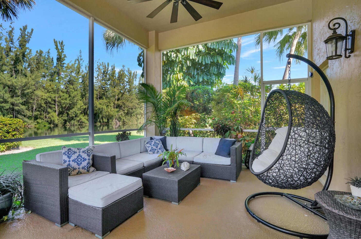 8211 Muirhead Cir, Boynton Beach FL 33472-5064 exterior