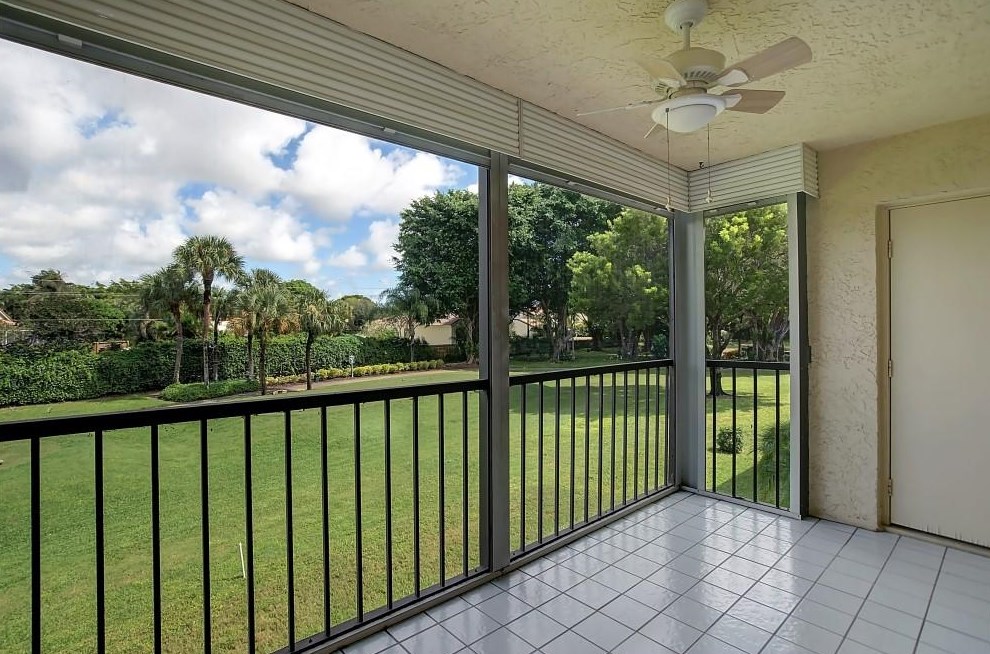 5121 Oakhill Ln #422, Delray Beach, FL 33484