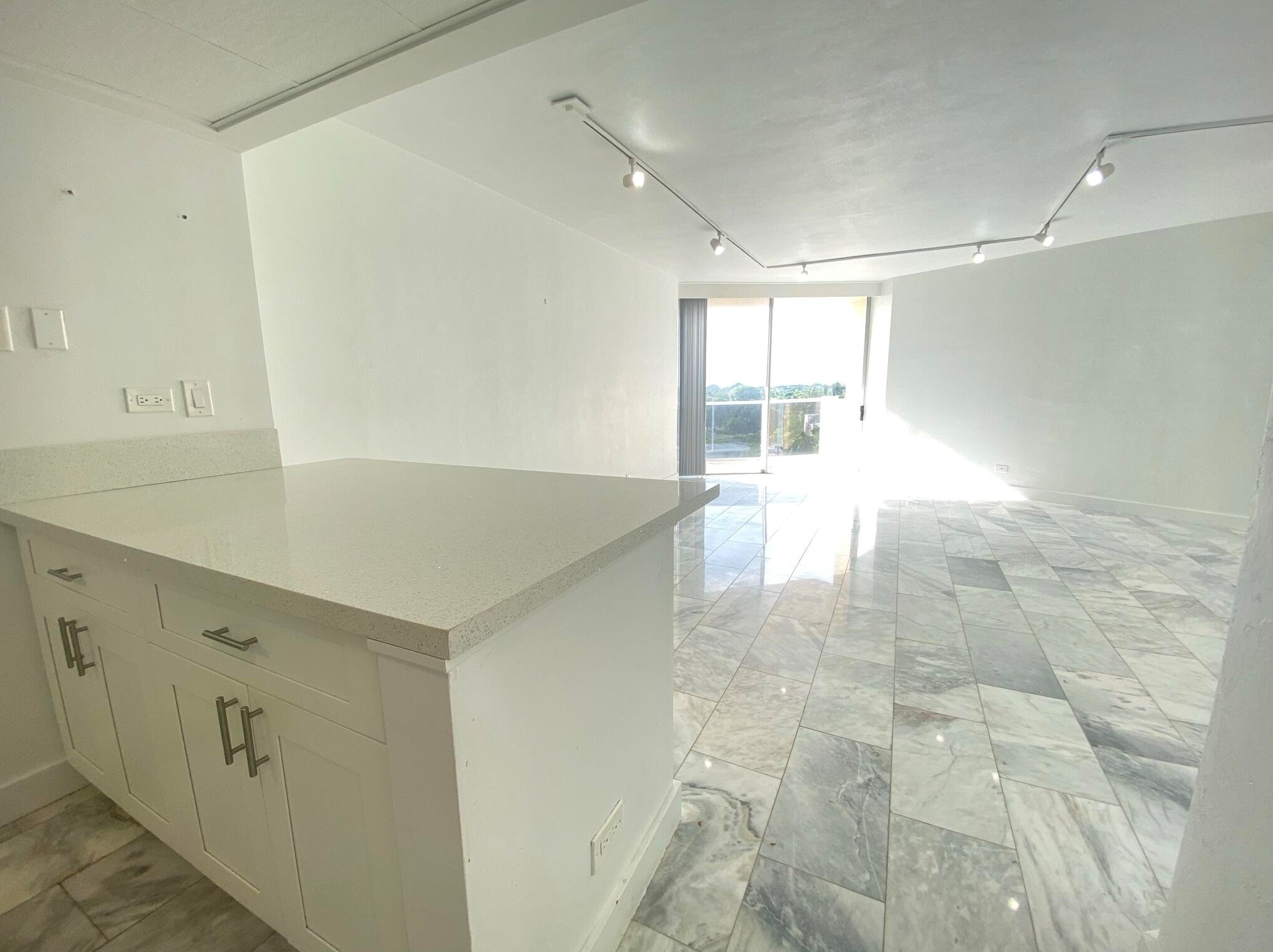 2800 N Flagler Dr #813, West Palm Beach, FL 33407