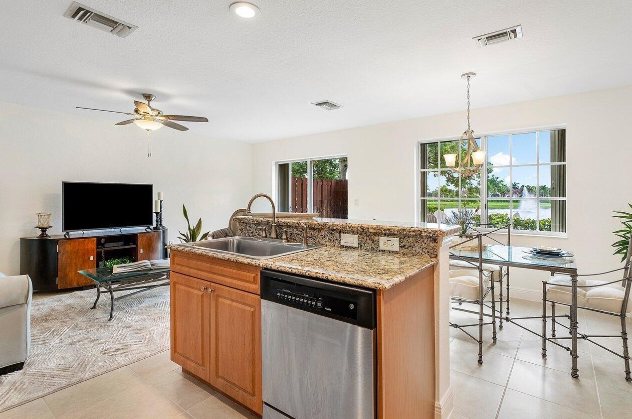 6748 Old Farm Trl, Boynton Beach FL  33437-7900 exterior