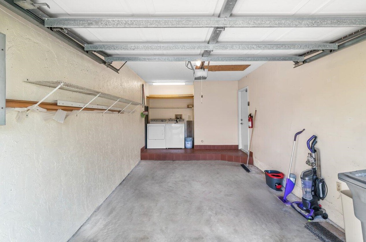 5397 Mirror Lakes Blvd, Boynton Beach FL  33472-1217 exterior