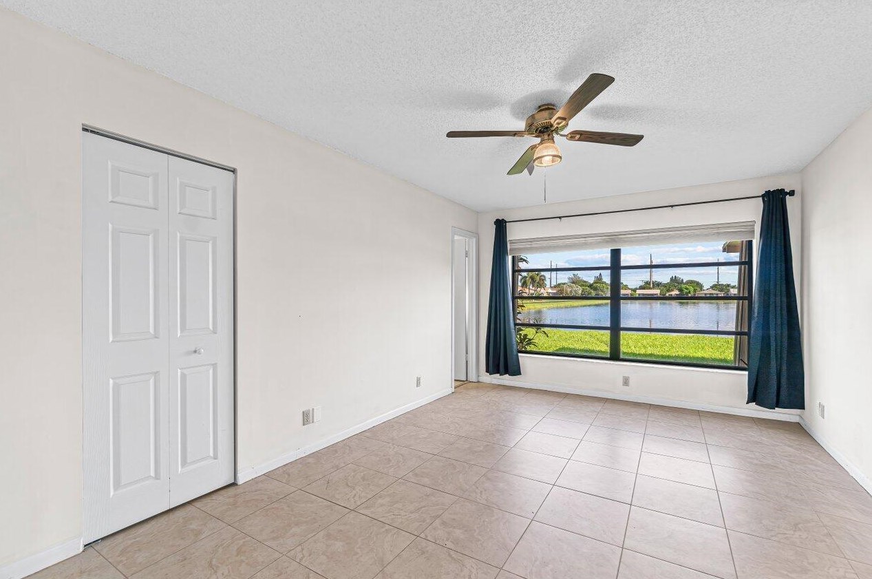 5397 Mirror Lakes Blvd, Boynton Beach FL  33472-1217 exterior