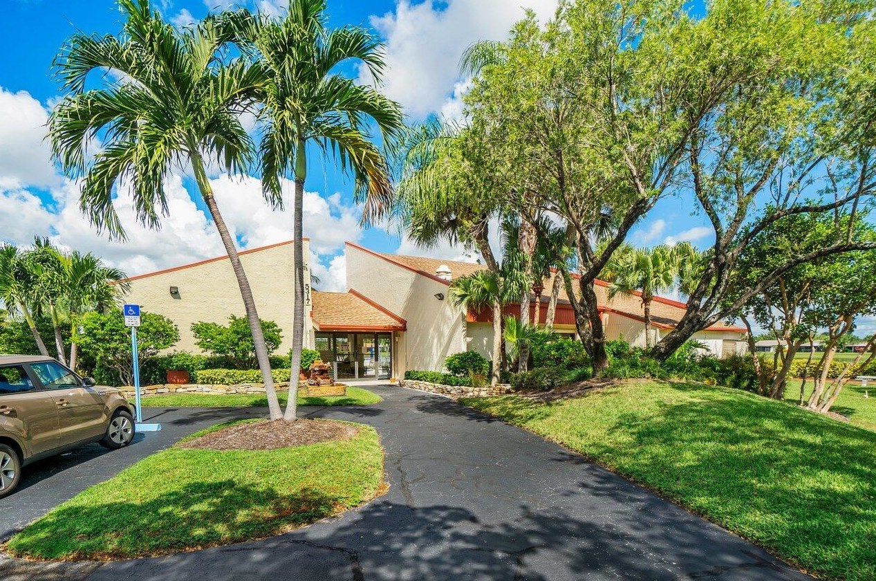 5397 Mirror Lakes Blvd, Boynton Beach FL  33472-1217 exterior