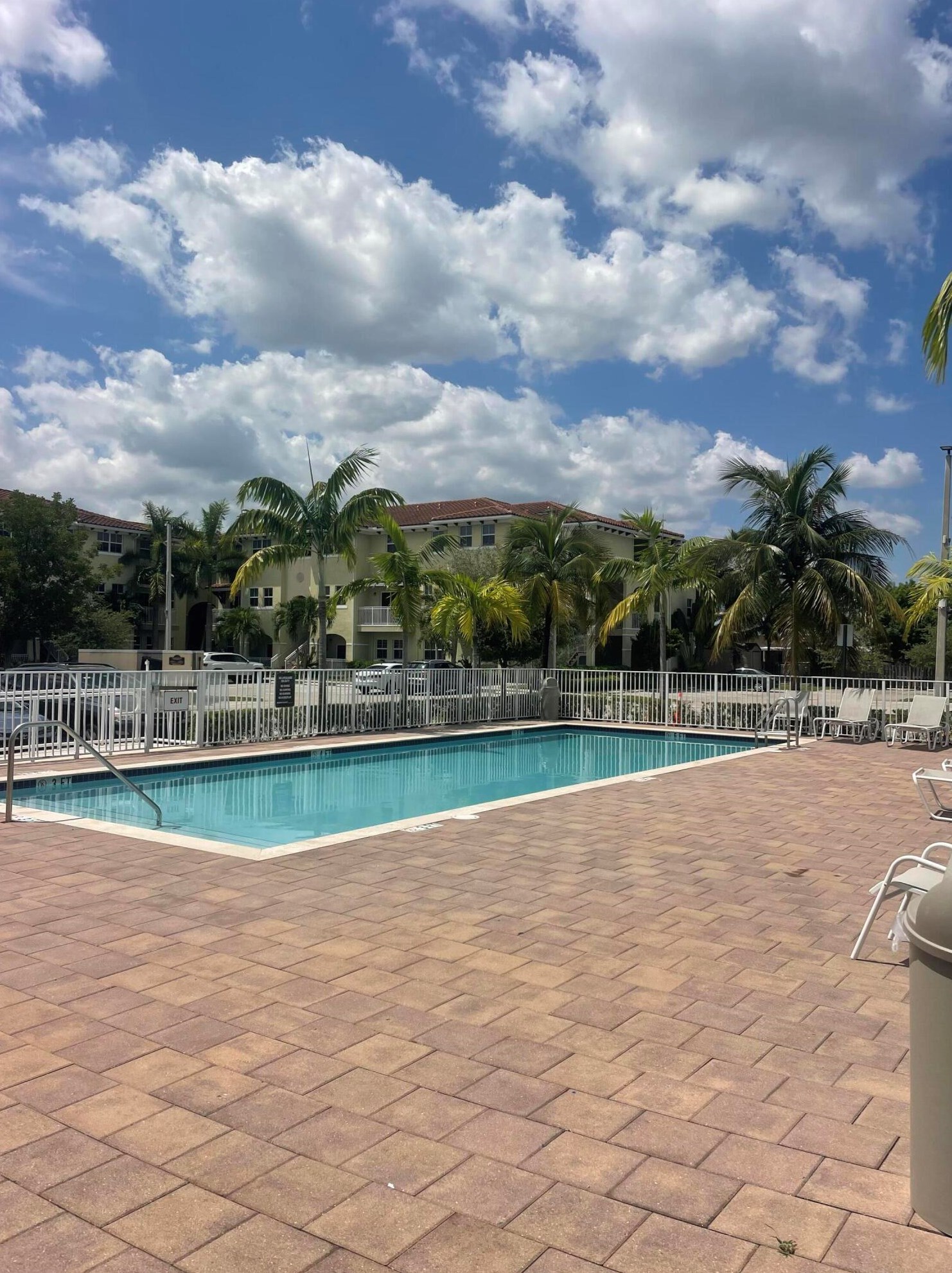 290 109th Ave, Miami FL 33172-1362 exterior