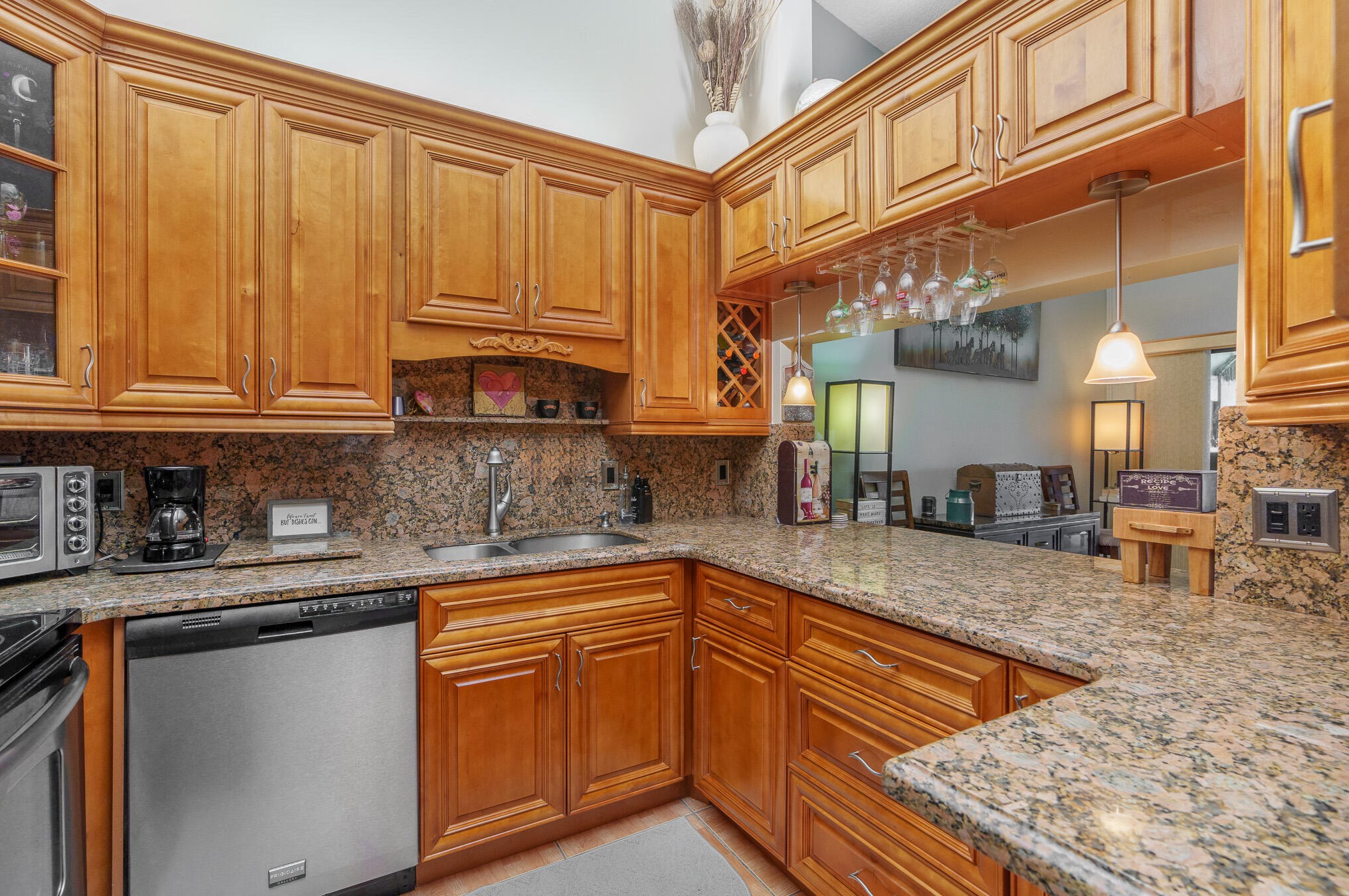 408 Freedom Ct, Pompano Beach, FL 33442-9125