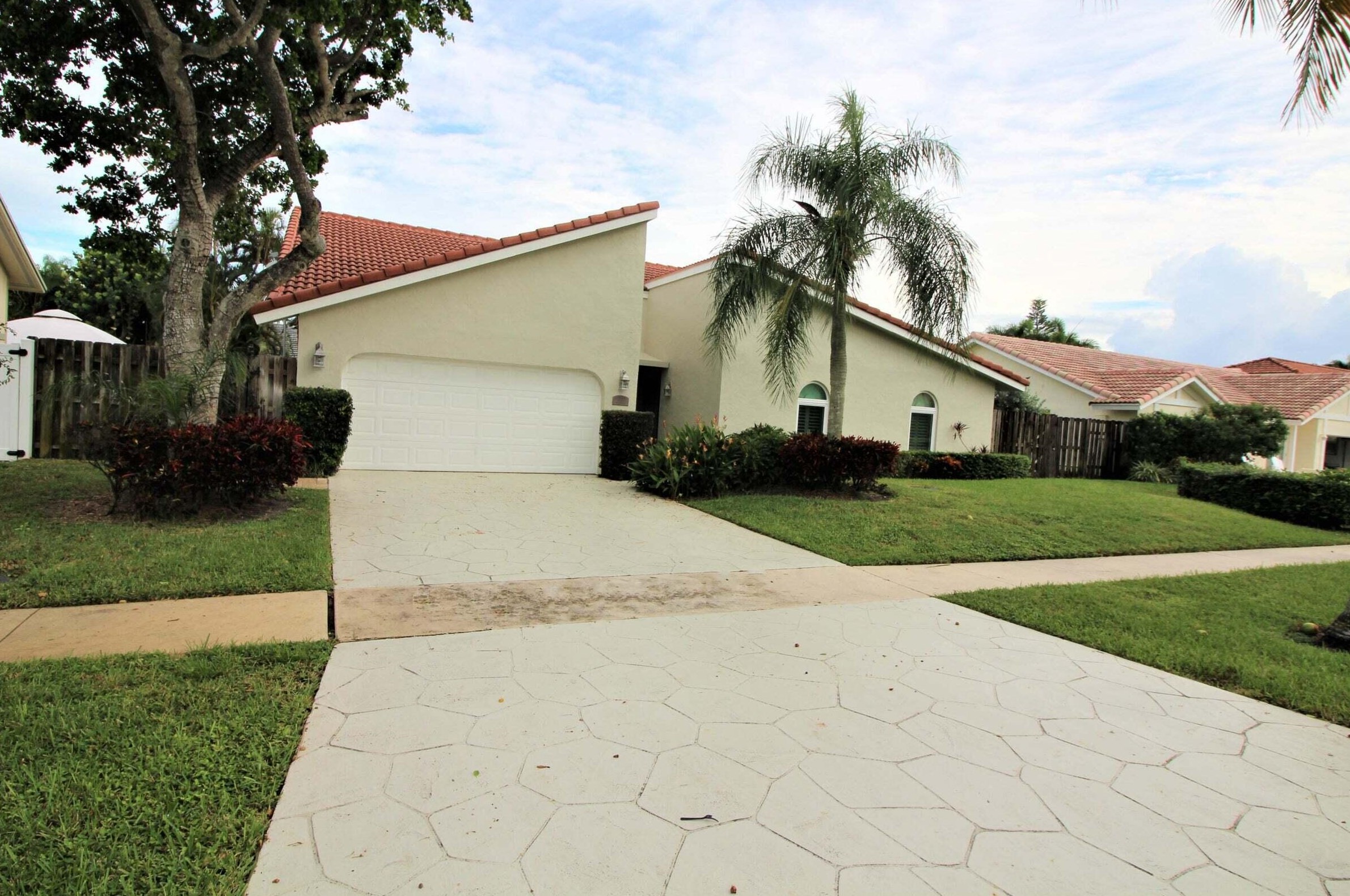 375 Sequoia Ln, Boca Raton, FL 33487