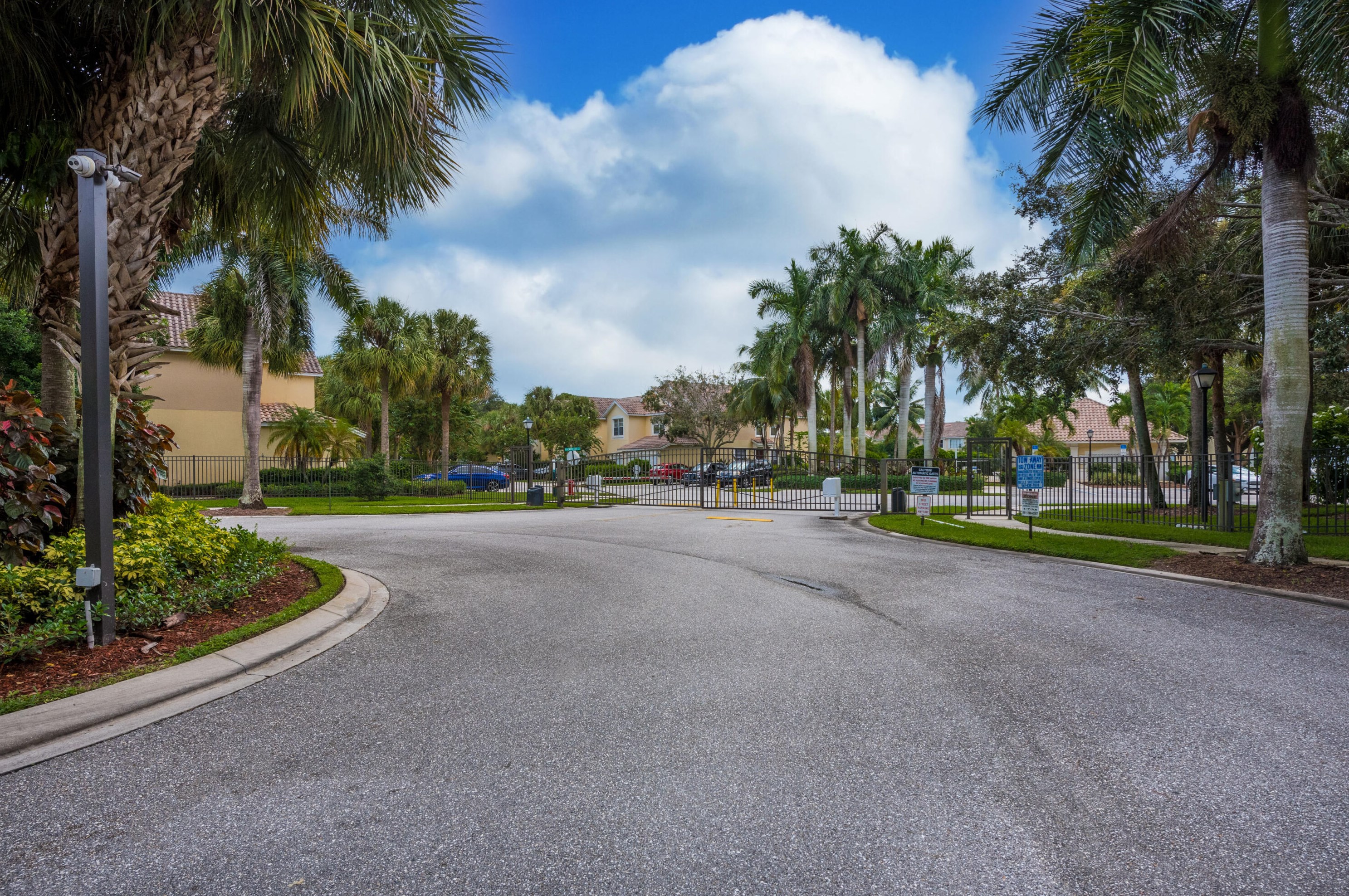1163 Pinewood Lake Ct, West Palm Beach, FL 33415-1522