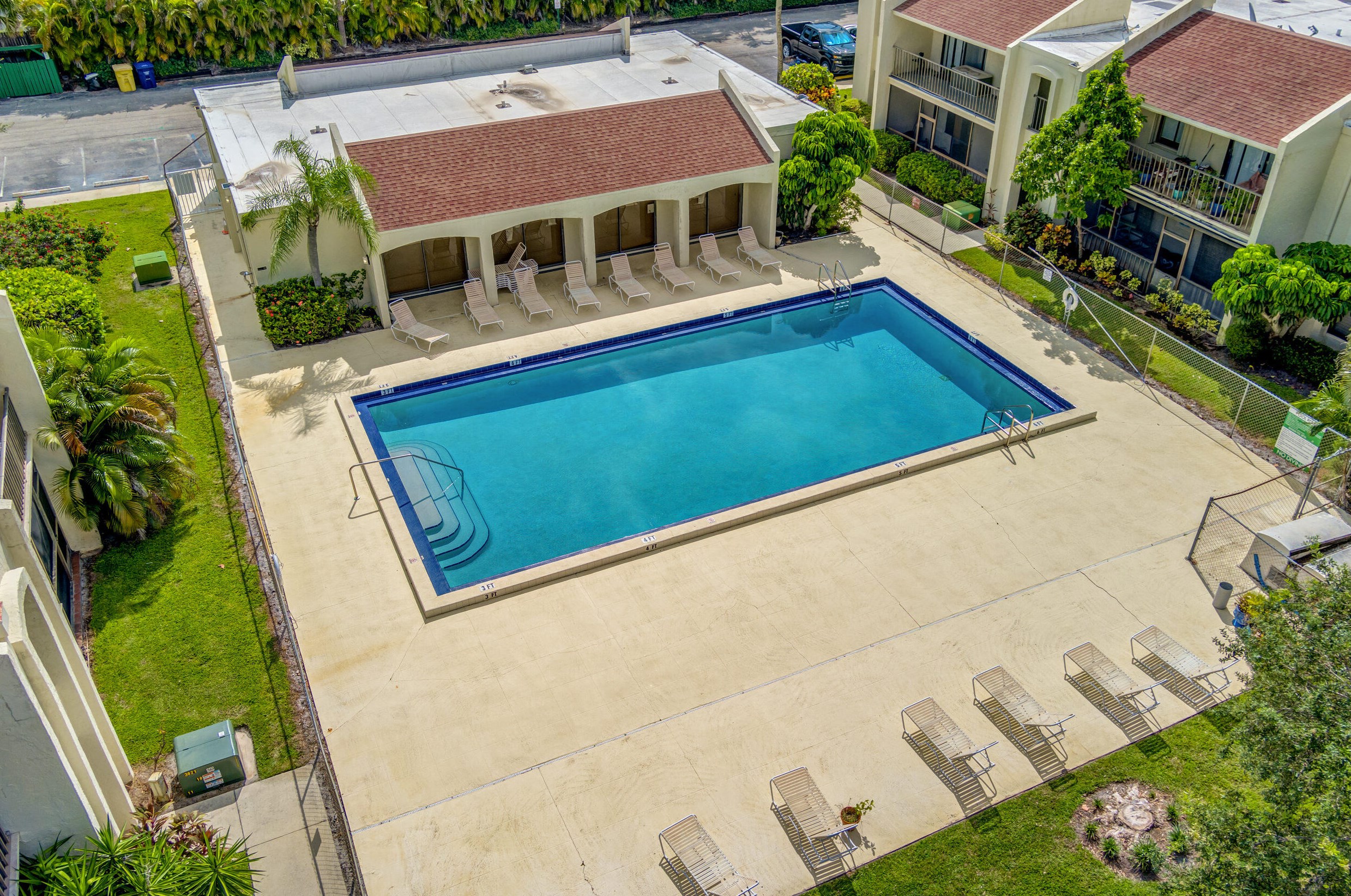 150 Pineview Rd, Jupiter FL  33469-3100 exterior