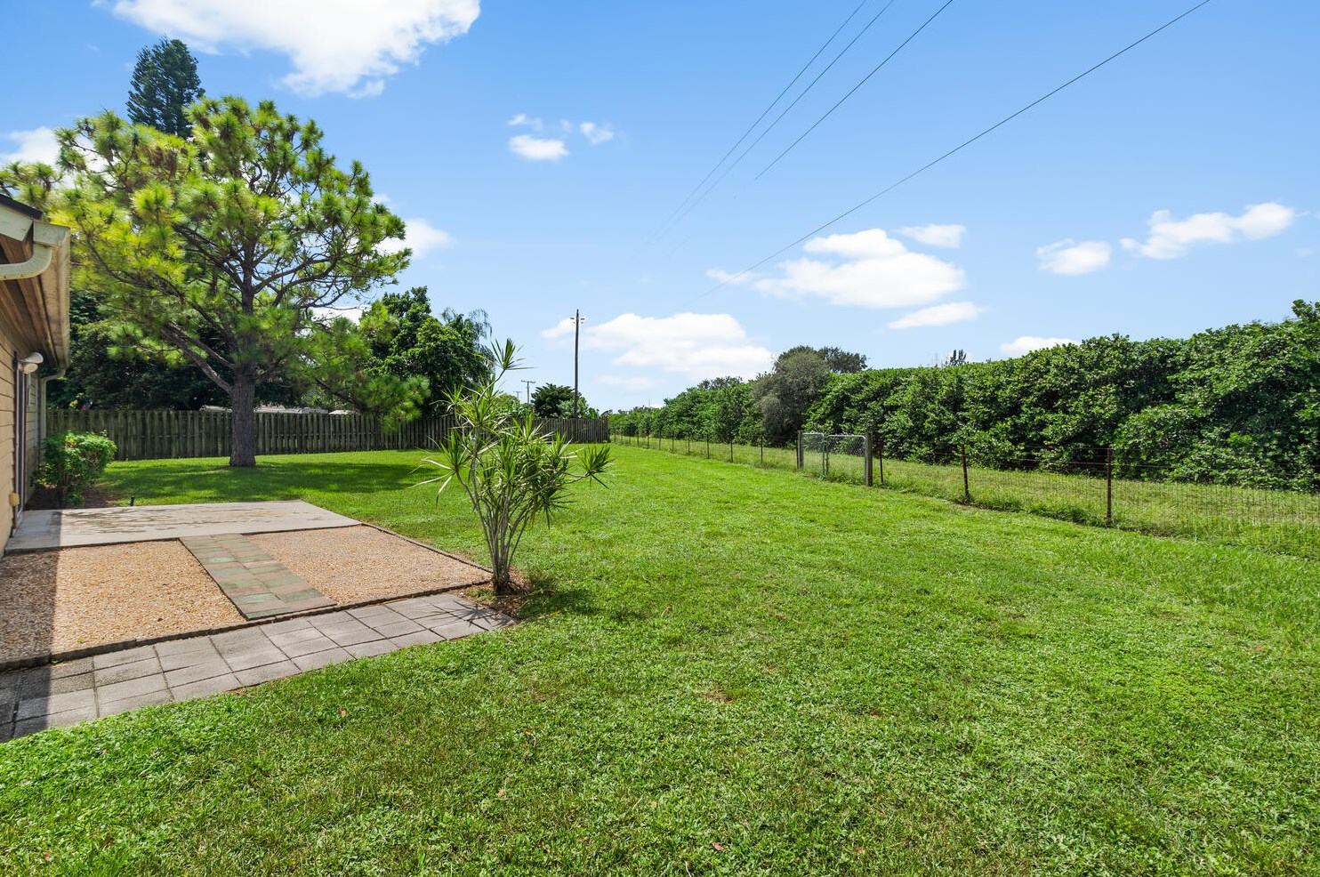 5190 Canal Cir, Lake Worth FL 33467-1840 exterior