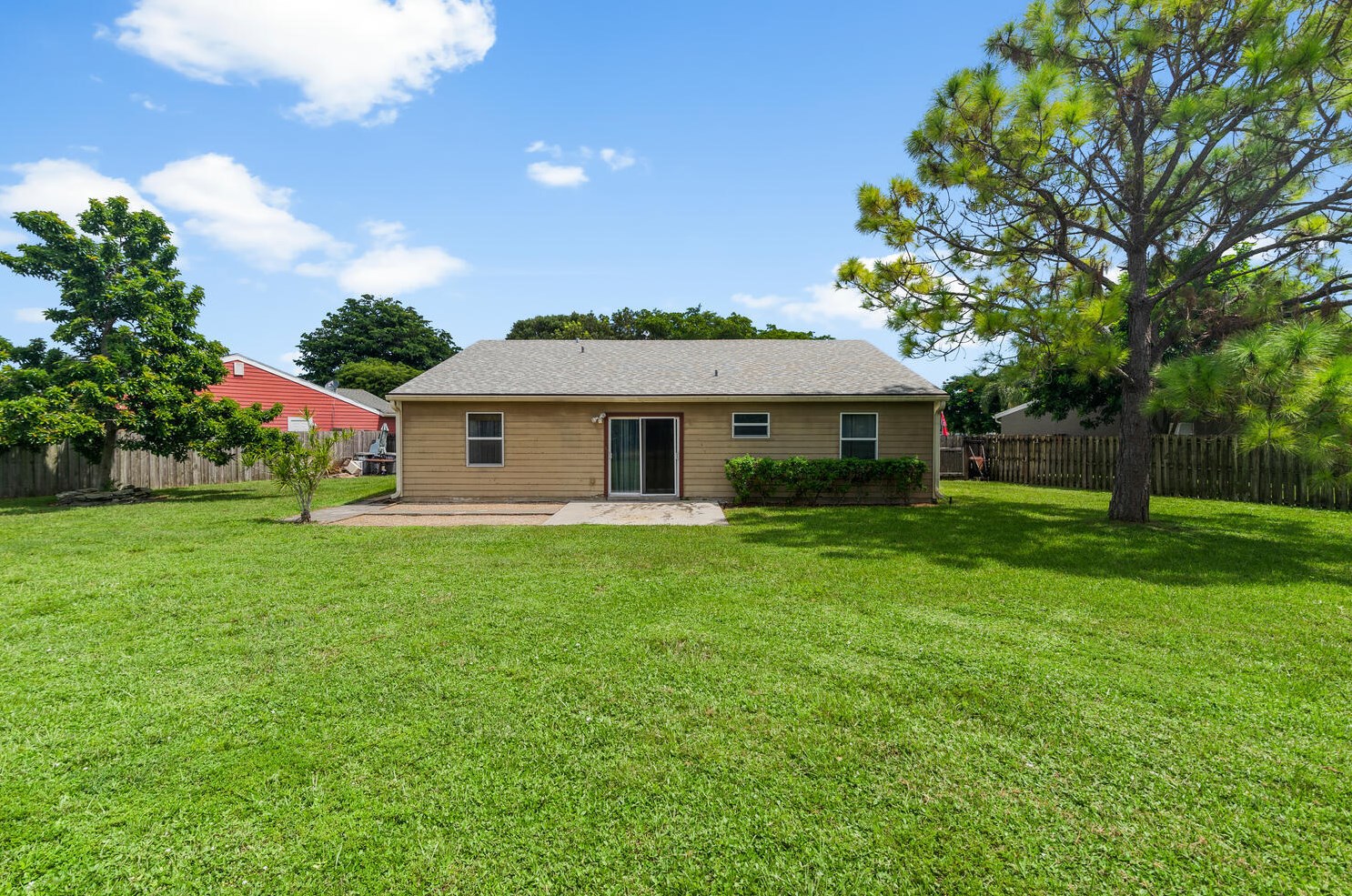 5190 Canal Cir, Lake Worth FL 33467-1840 exterior