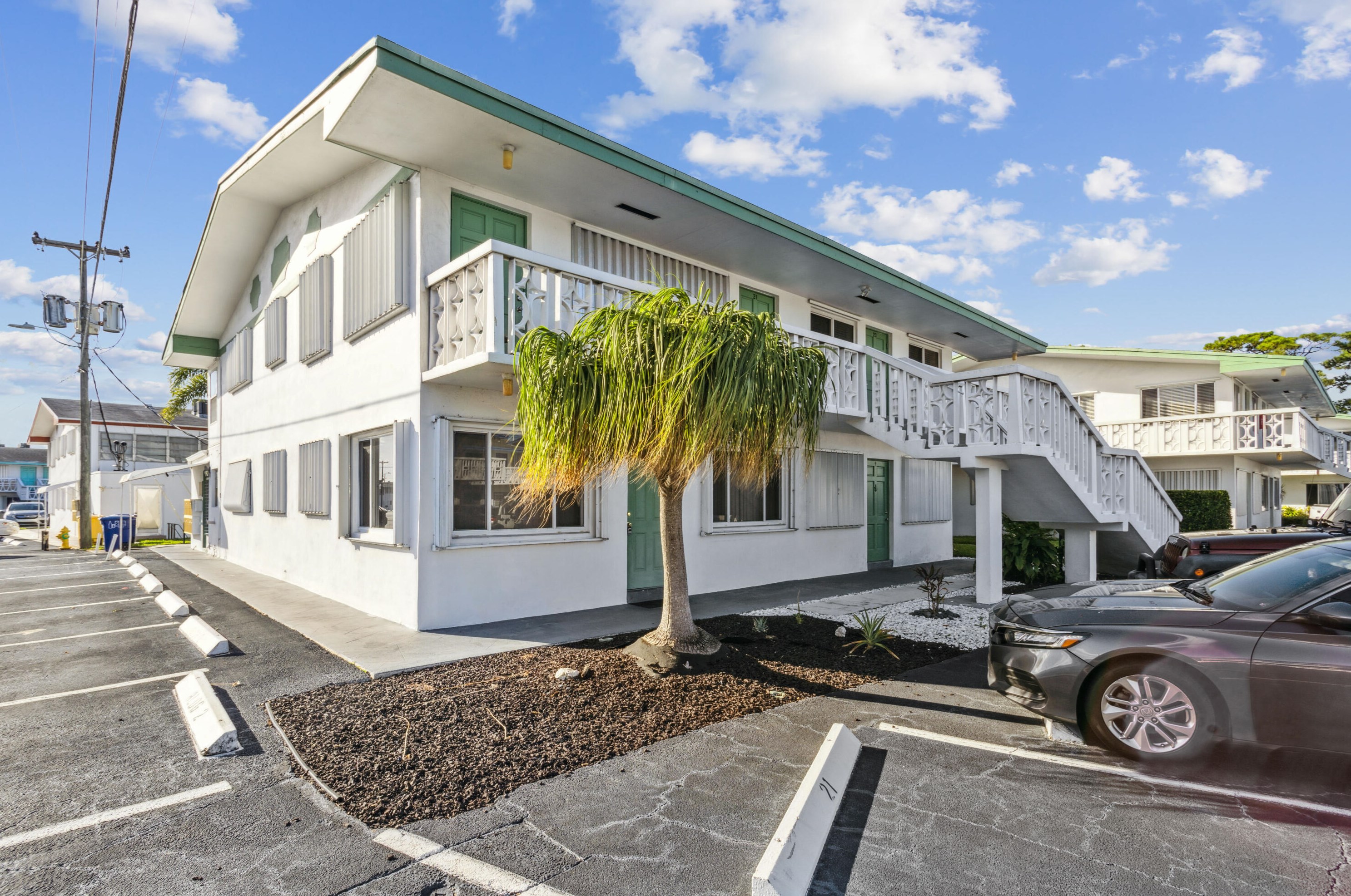 2004 Lake Osborne Dr, Lake Worth FL  33461-5690 exterior