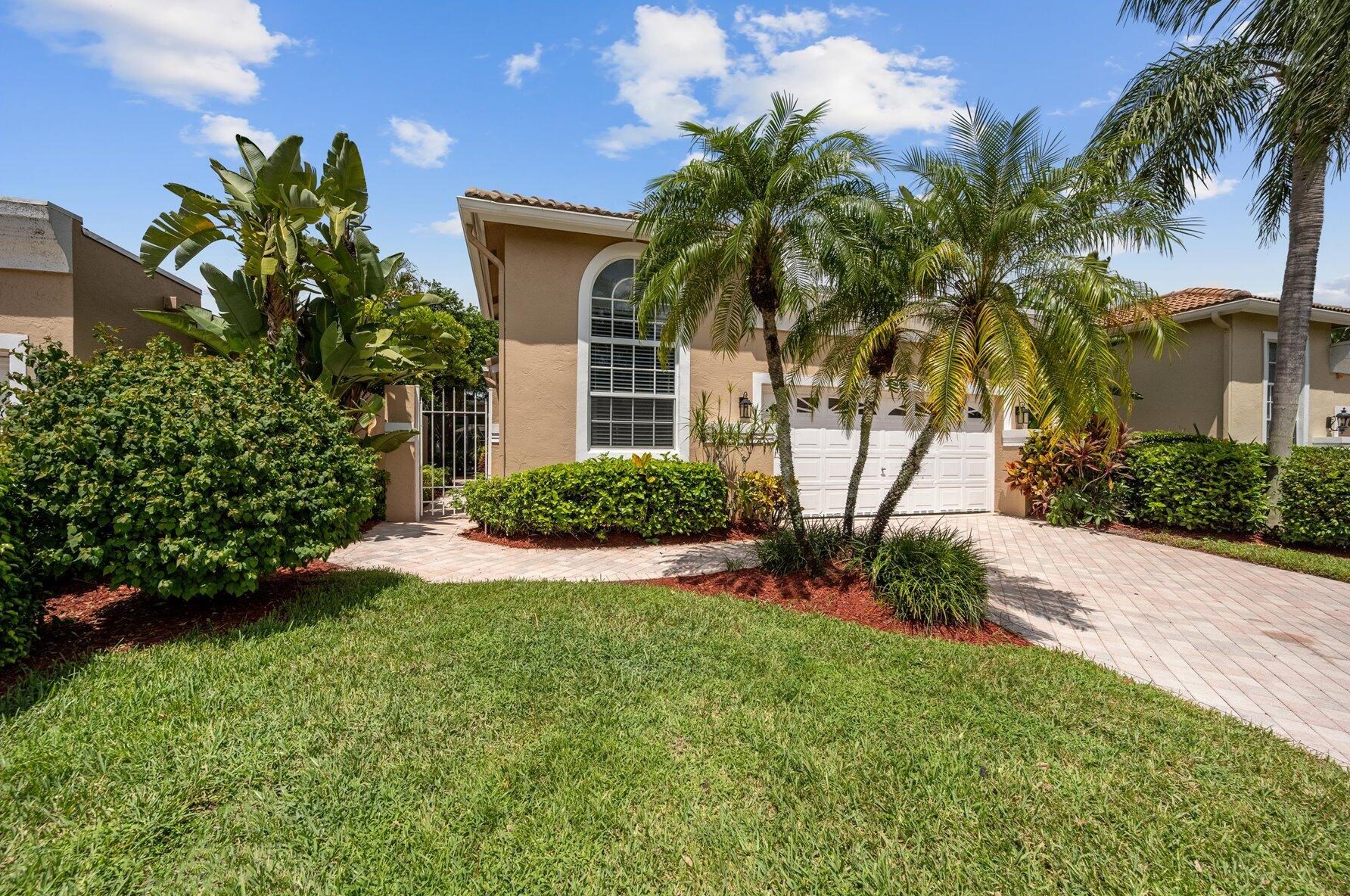 4550 Carlton Golf Dr, Lake Worth, FL 33449-8128
