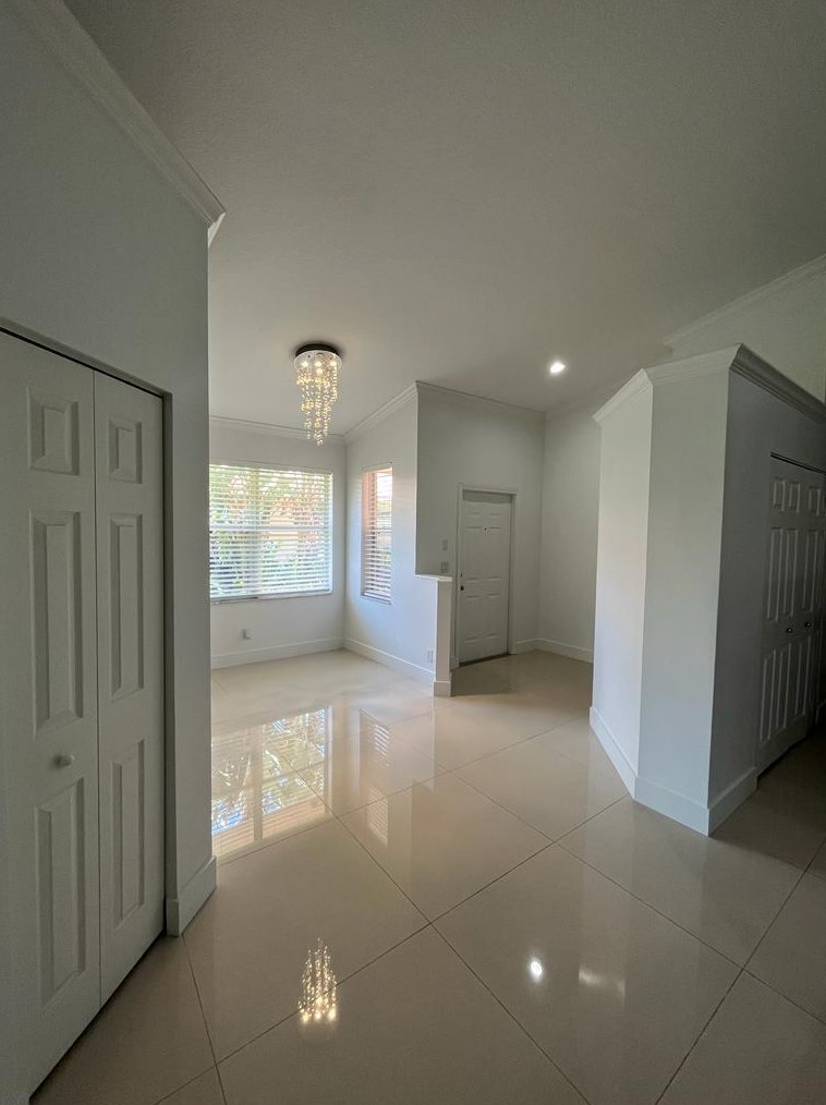 305 W Coral Trace Cir, Delray Beach, FL 33445