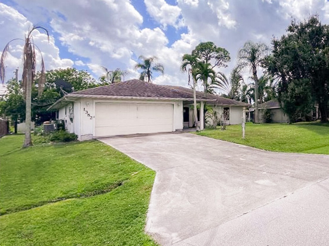 1382 Sw Patricia Ave, Fort Pierce, FL 34953