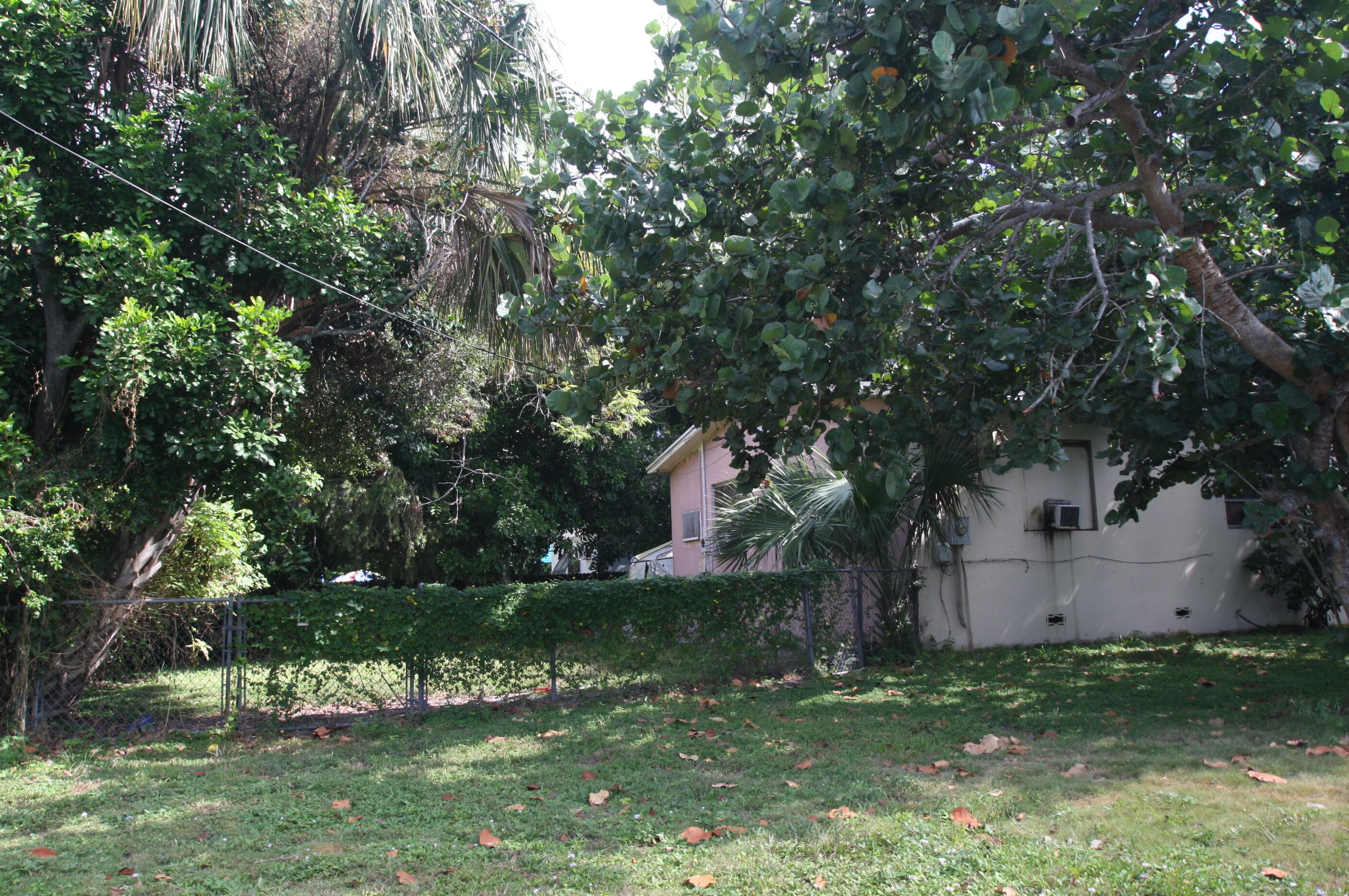 2021 Sunrise Blvd, Fort Pierce FL  34950-5364 exterior