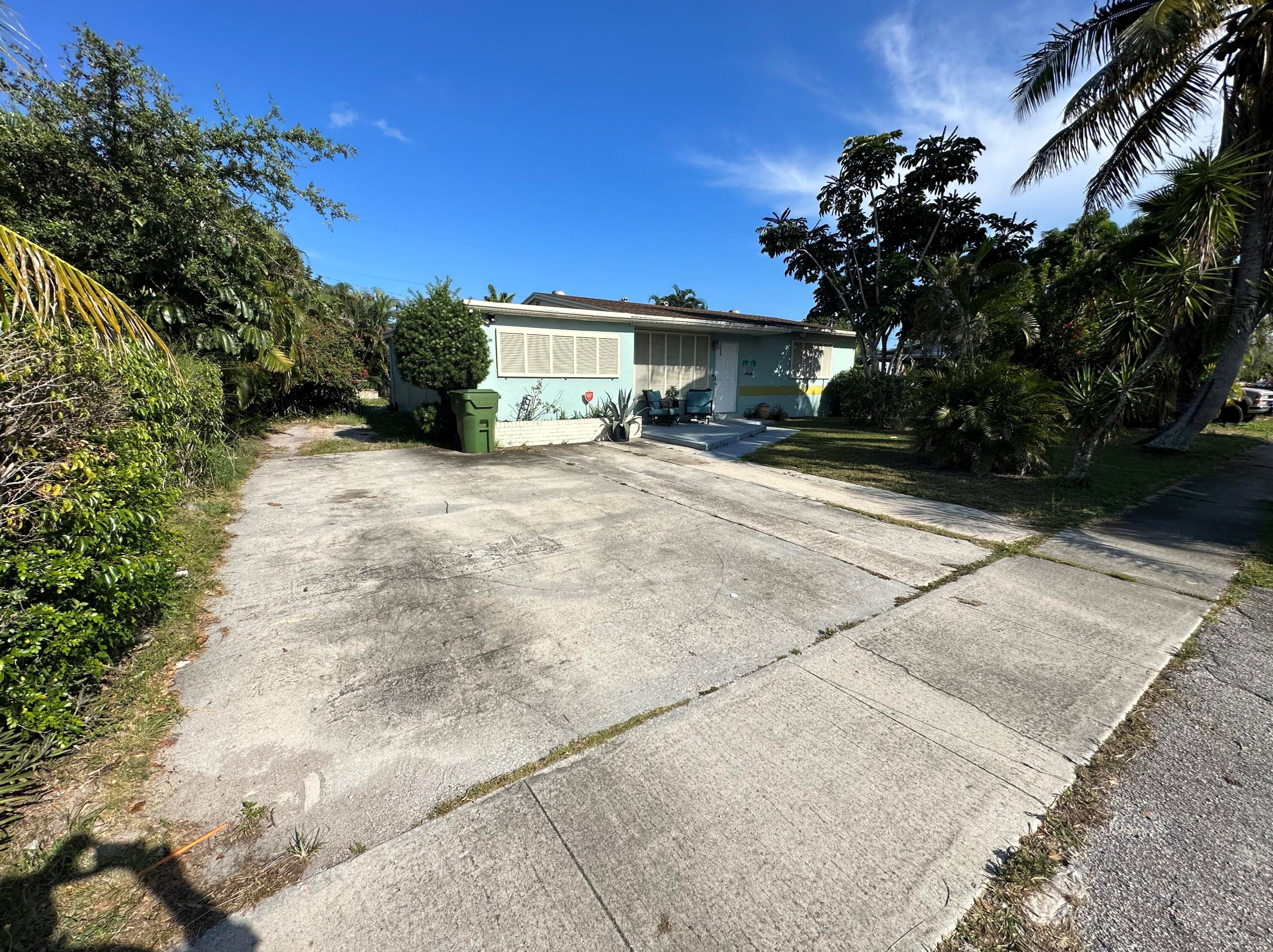 116 Granada Dr, Lake Worth, FL 33461-2006