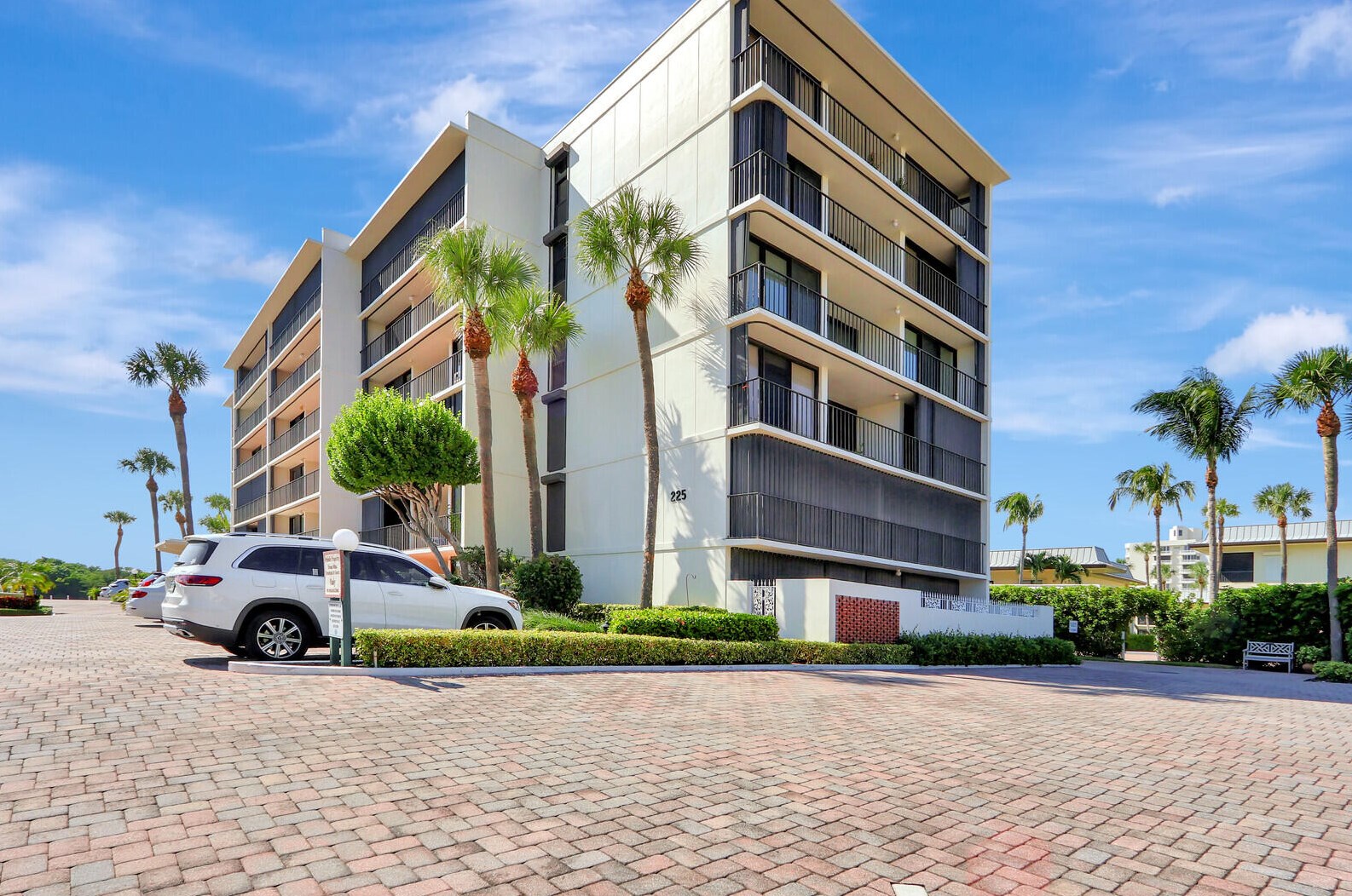 225 Beach Rd #204, Jupiter, FL 33469