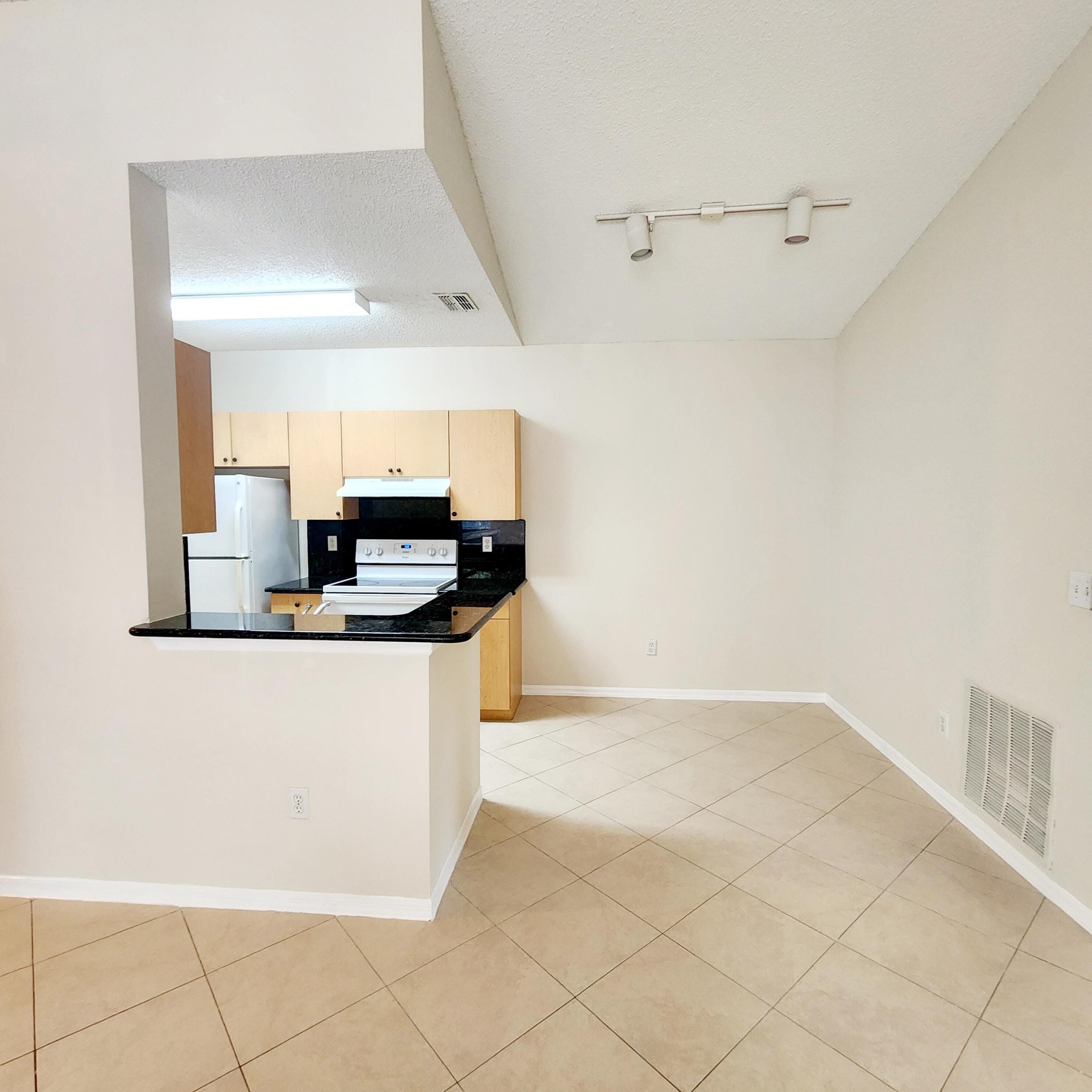 10282 Fox Trail Rd S #213, West Palm Beach, FL 33411