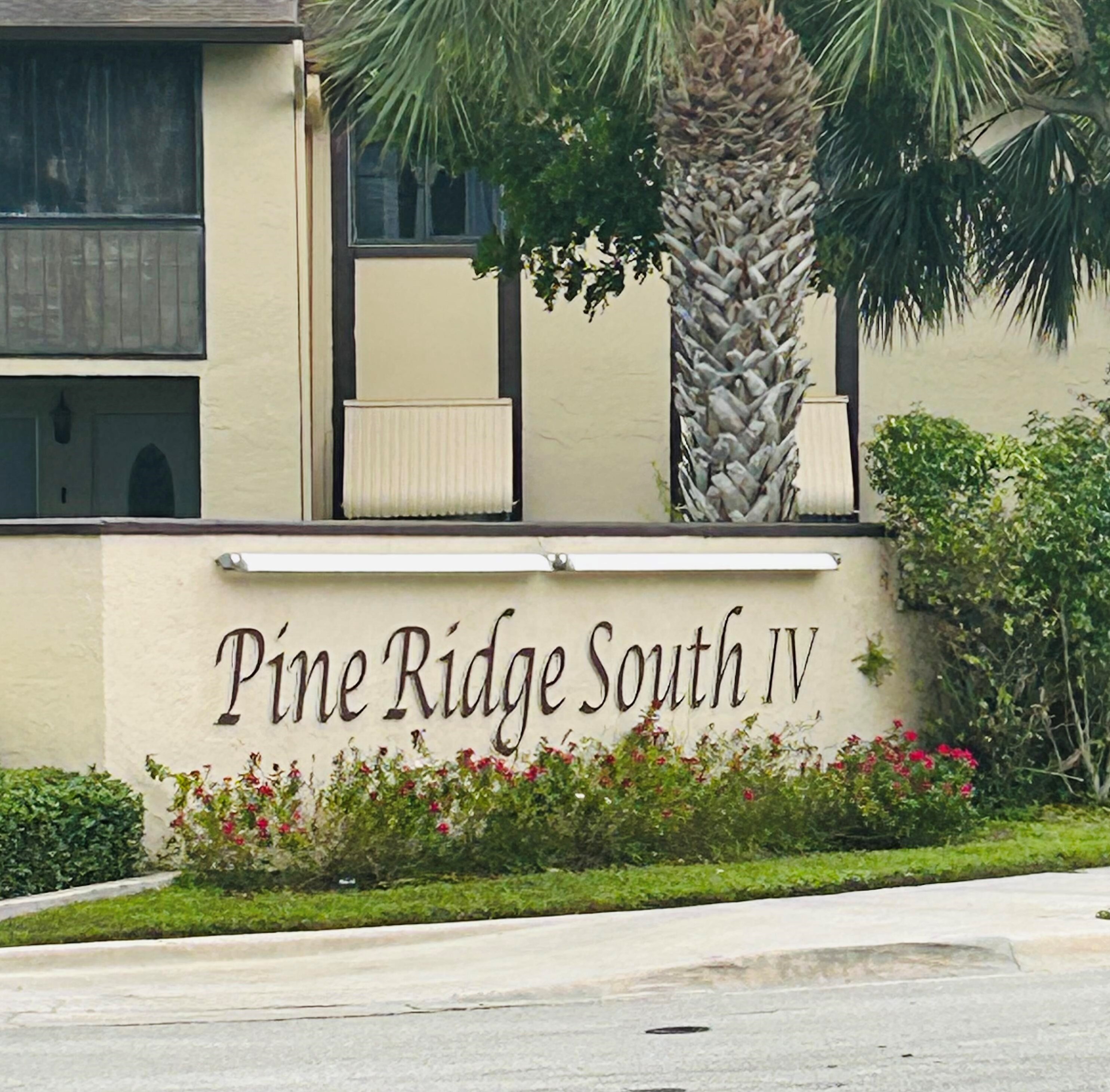 437 Pine Glen Ln, Lake Worth FL 33463-8535 exterior