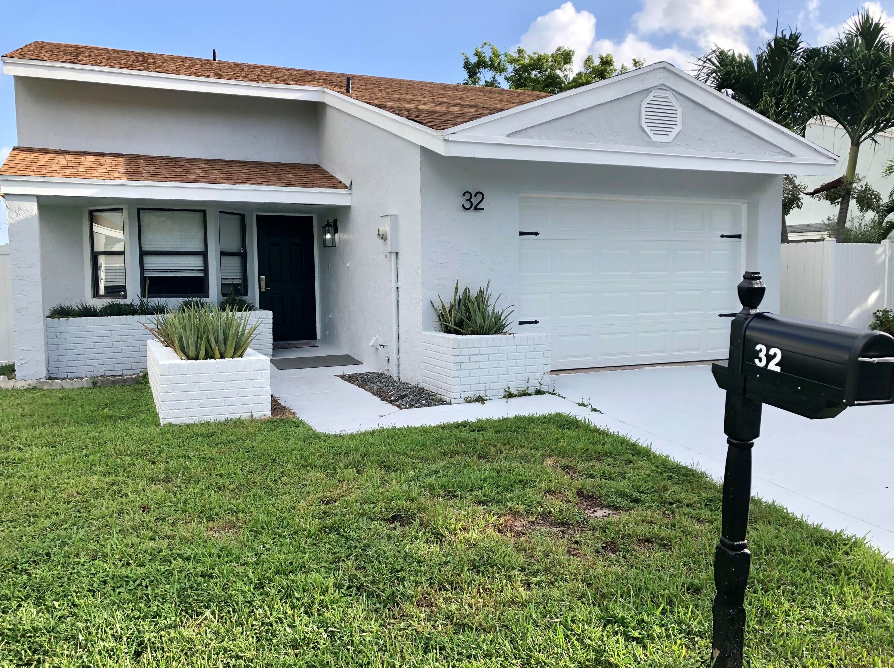 32 Paxford Ln, Boynton Beach, FL 33426