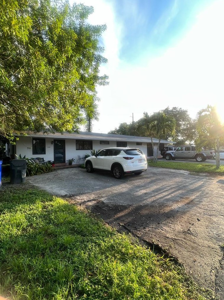 6338 Buchanan St, Hollywood, FL 33024-7712