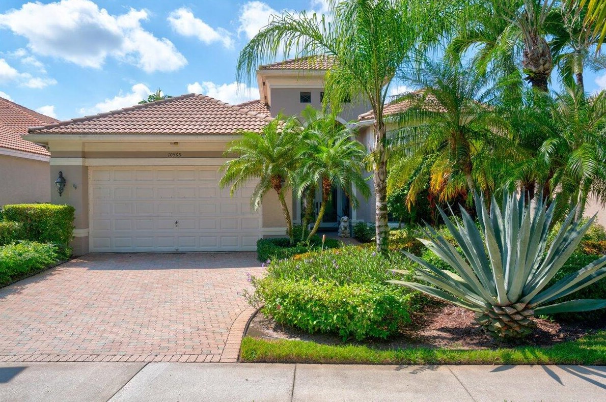 10568 Northgreen Dr, Lake Worth, FL 33449-8045