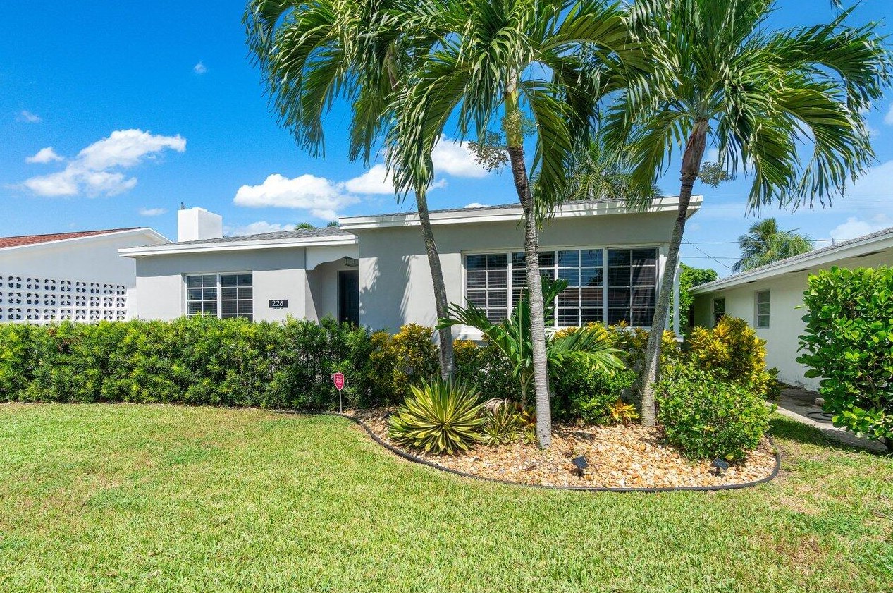 228 Wellesley Dr, Lake Worth, FL 33460-6221