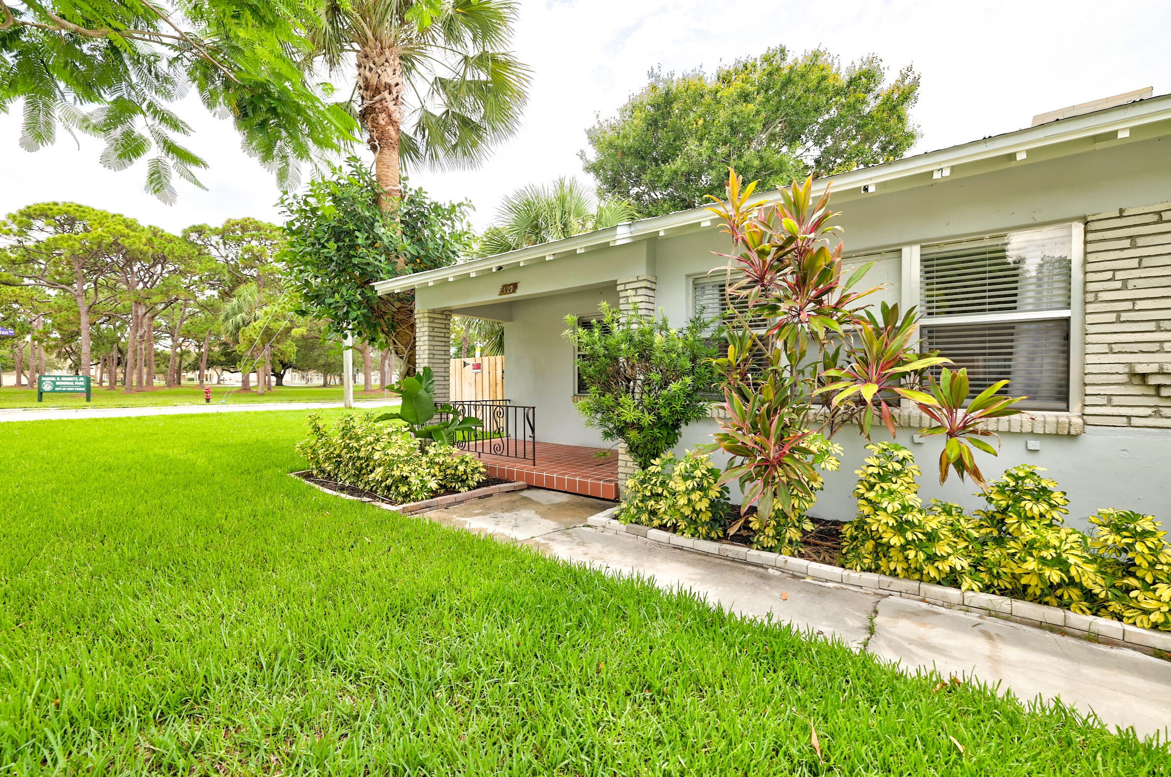 127 N 10th St, Fort Pierce, FL 34950