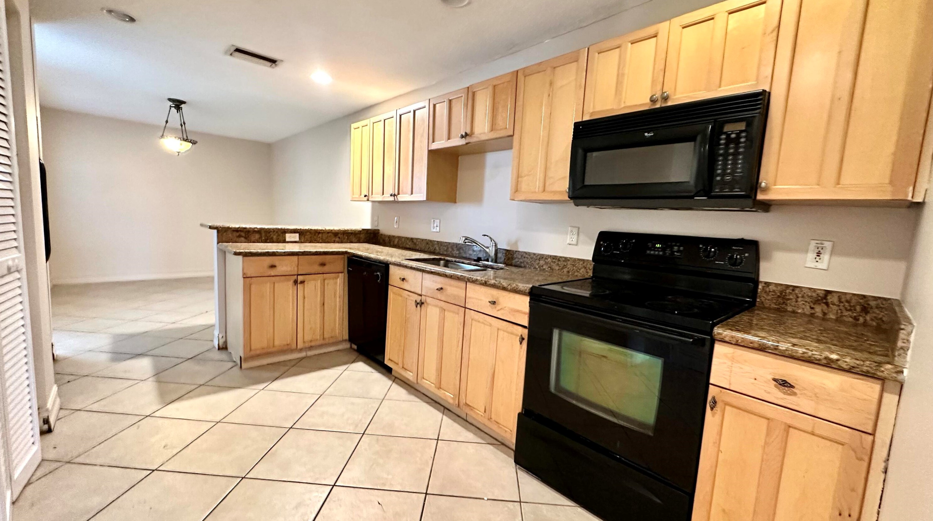 12574 Westhampton Cir #h8, West Palm Beach, FL 33414