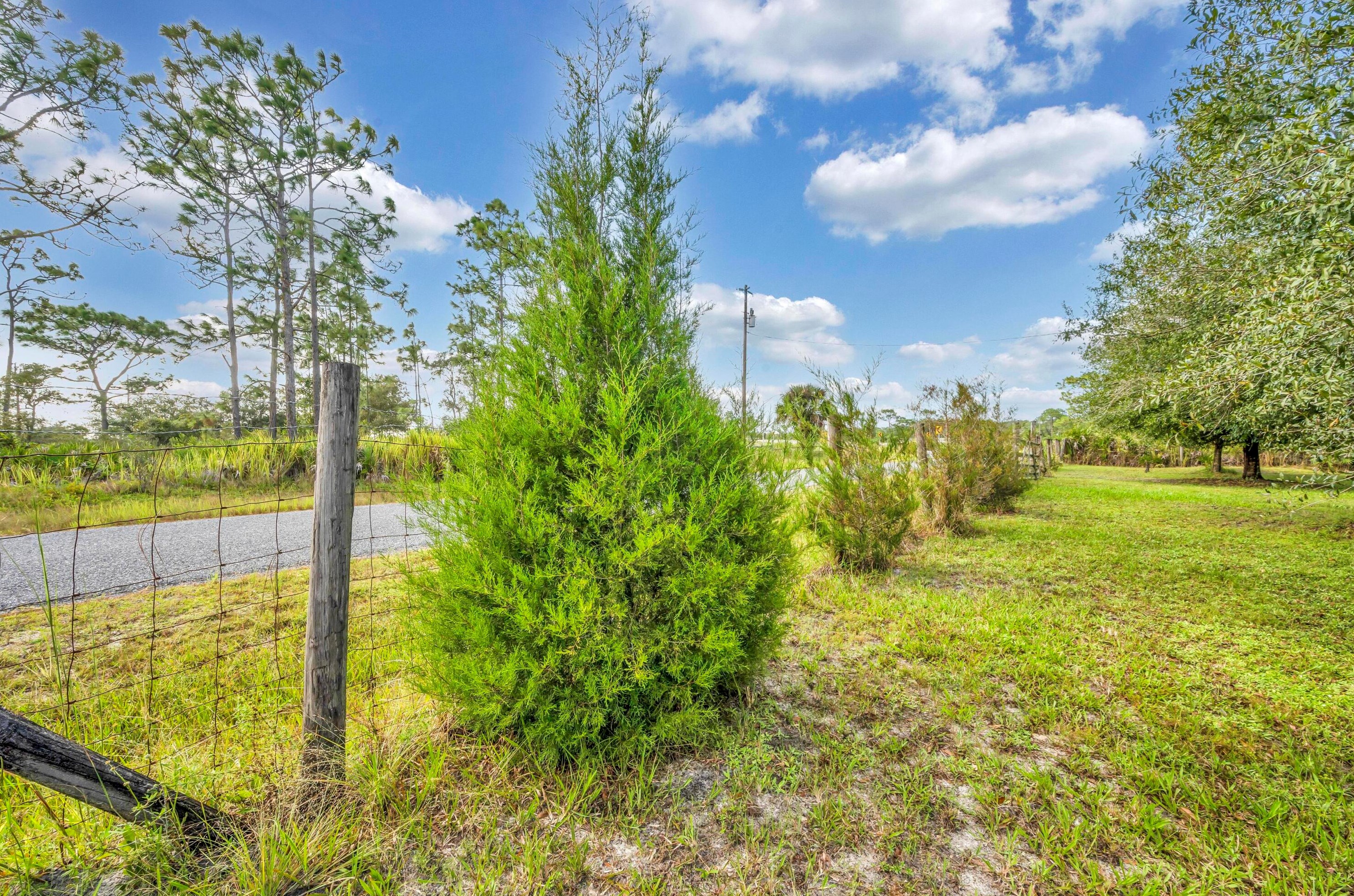 5655 Palm Ave, Okeechobee, FL 34972-9176