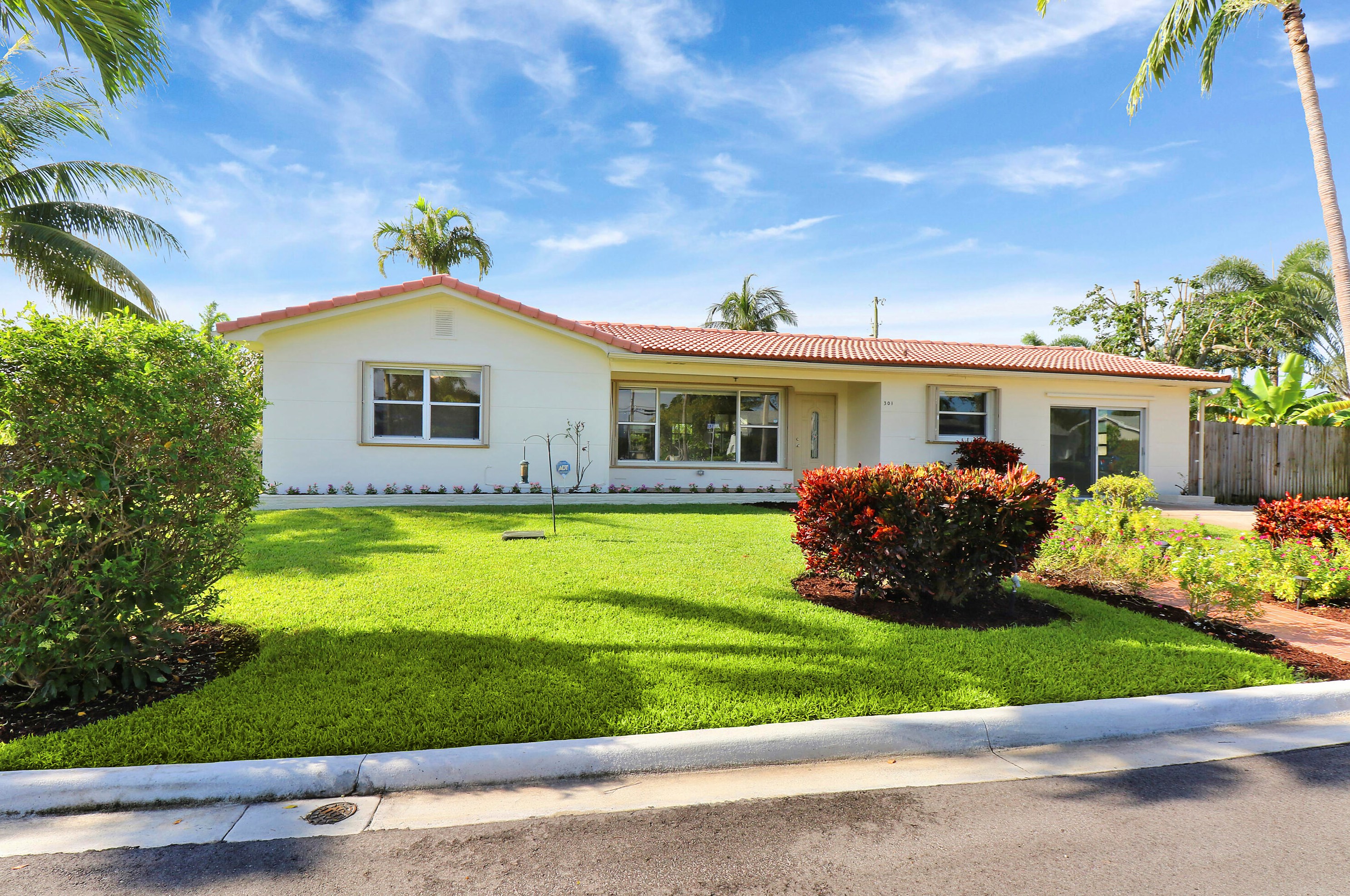 301 Wellesley Dr, Lake Worth, FL 33460-6222
