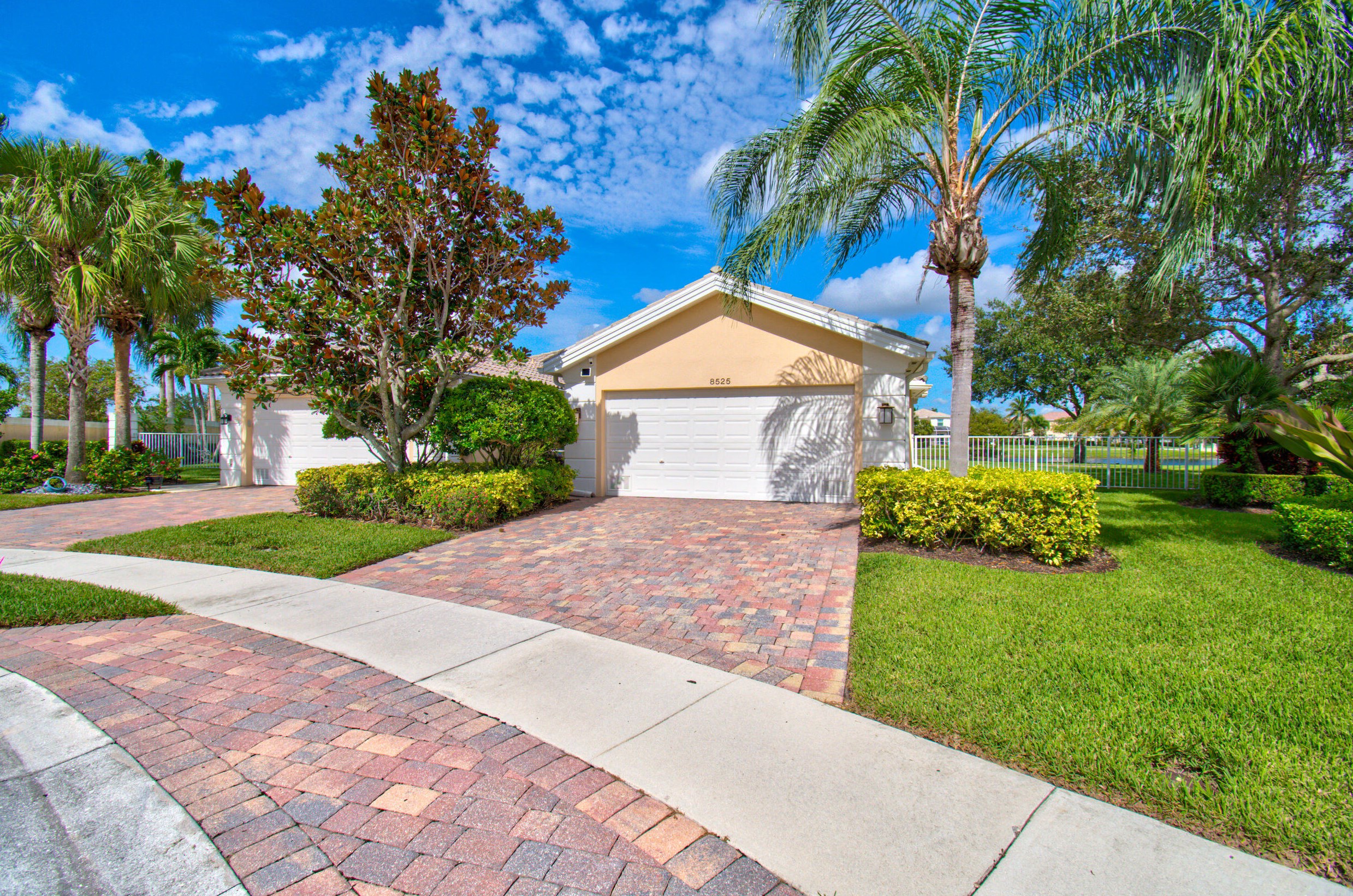 8525 Quito Pl, West Palm Beach, FL 33414