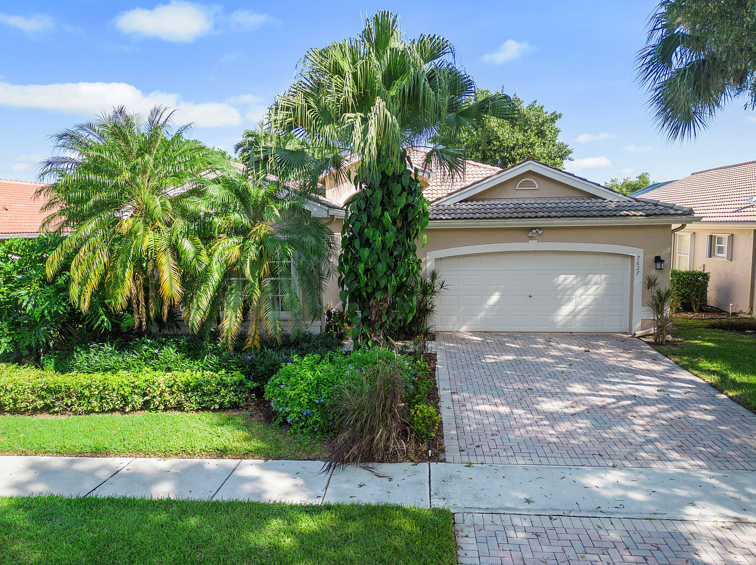 7627 San Carlos St, Boynton Beach, FL 33437-6638